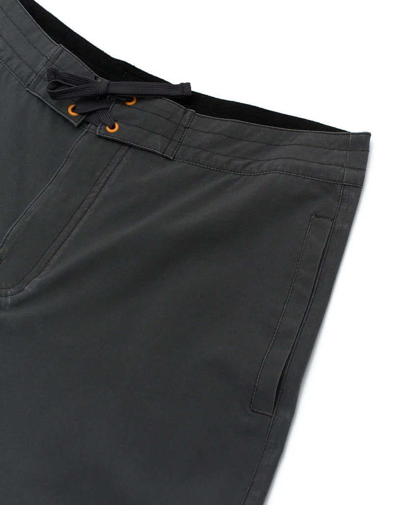 DEUS AERIAL BOARDSHORT - ANTHRACITE