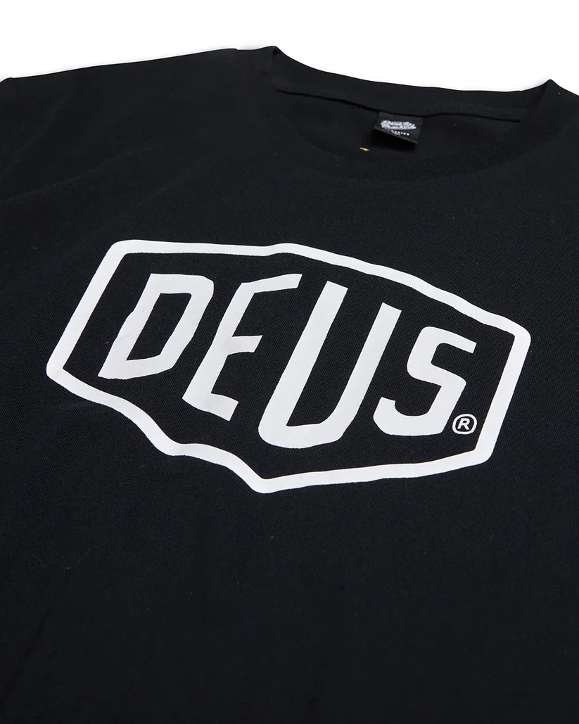 DEUS SHIELD TEE - BLACK