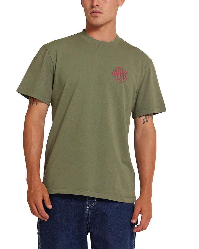 DEUS PILL LOGO TEE - PINE