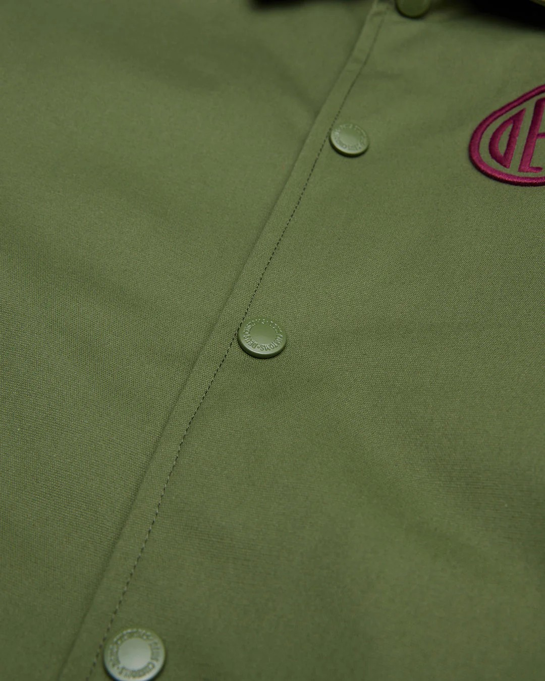DEUS PILL LOGO COACH JACKET - PINE