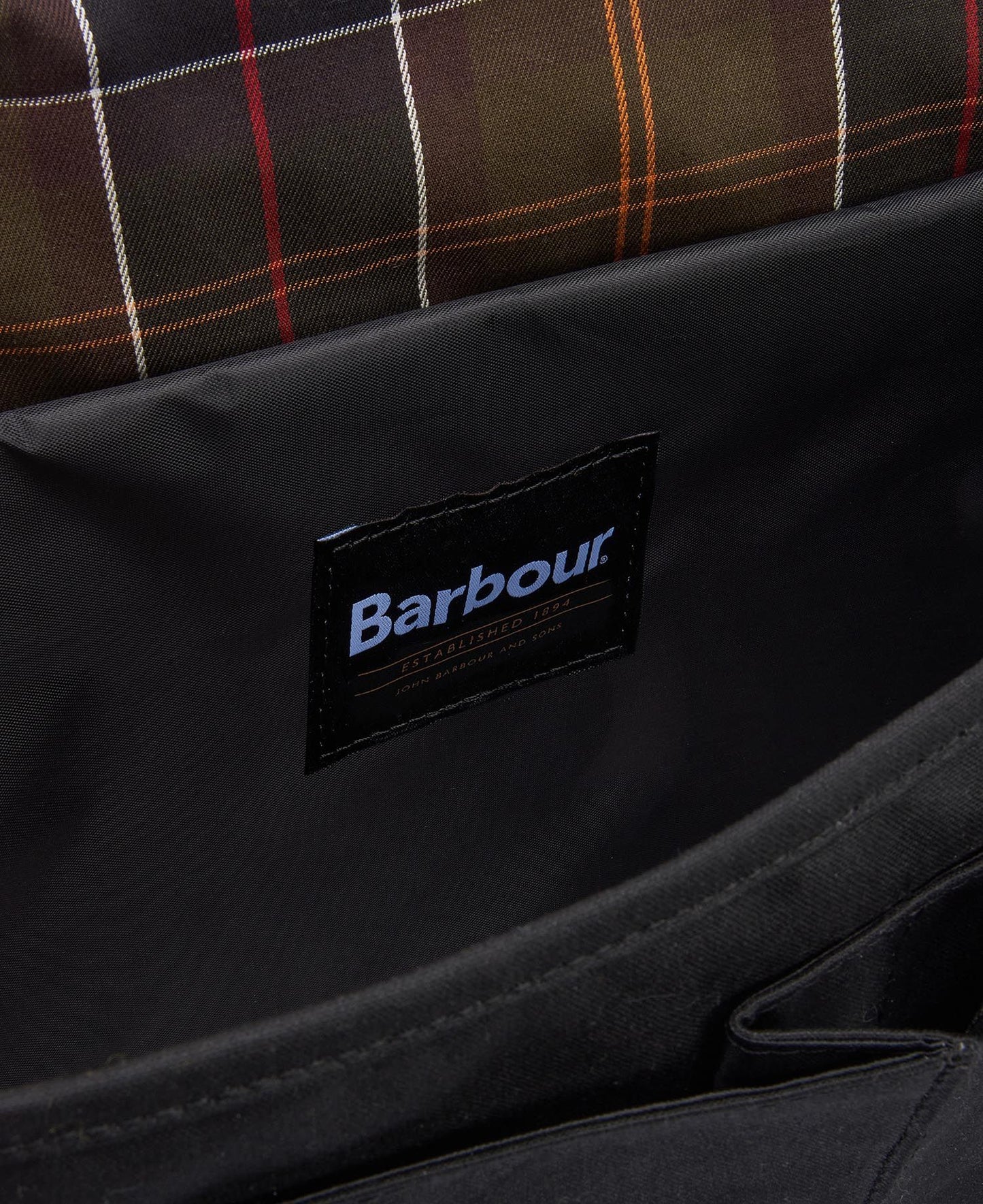 BARBOUR FIELD WAX MESSENGER BACKPACK | BLACK