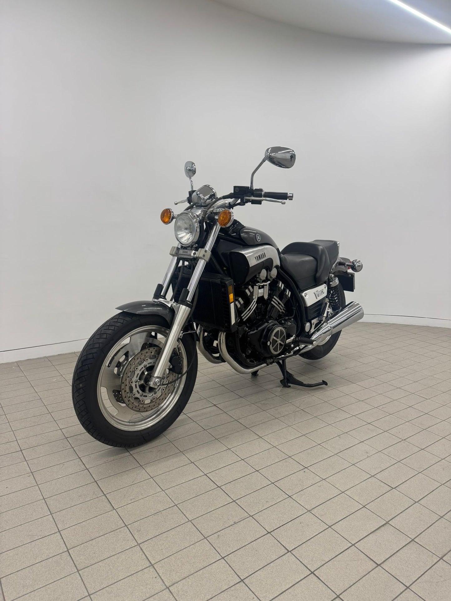 Yamaha VMAX 1200 Carbon Edition (2001)