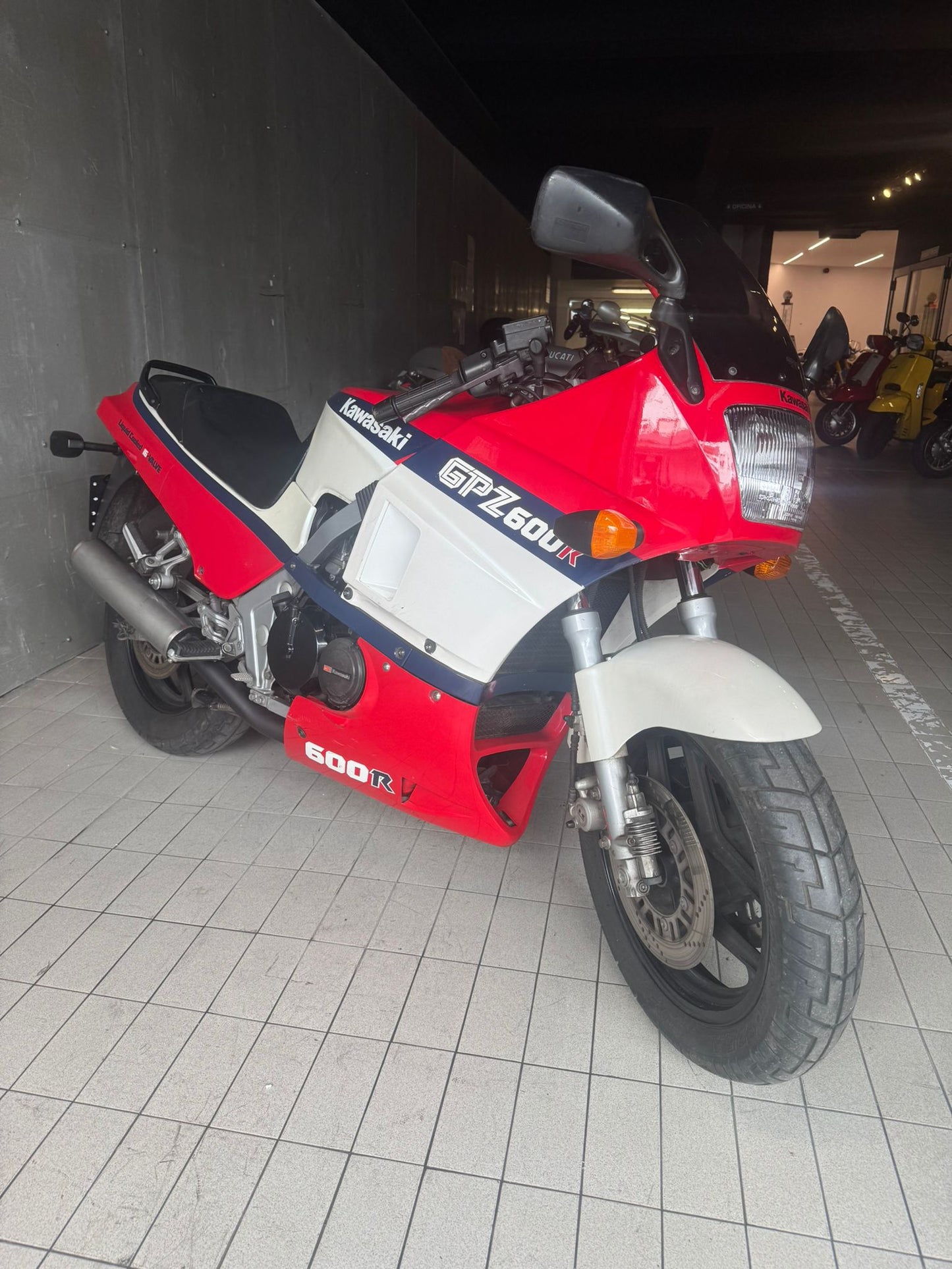 KAWASAKI GPZ 600R