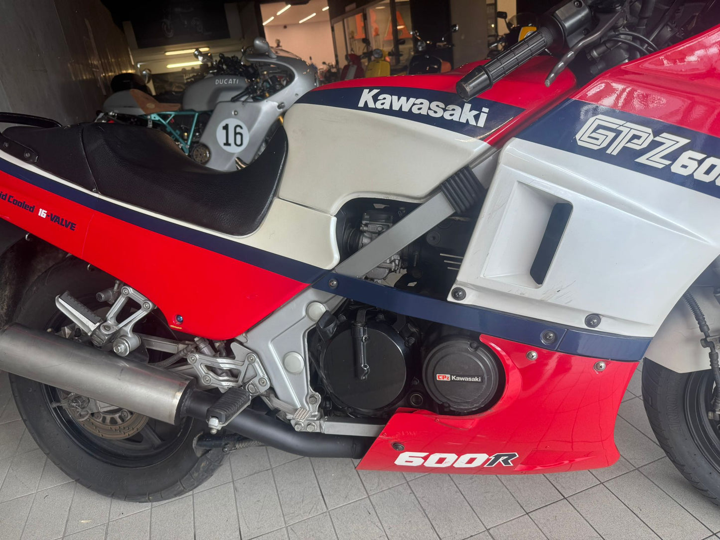 KAWASAKI GPZ 600R