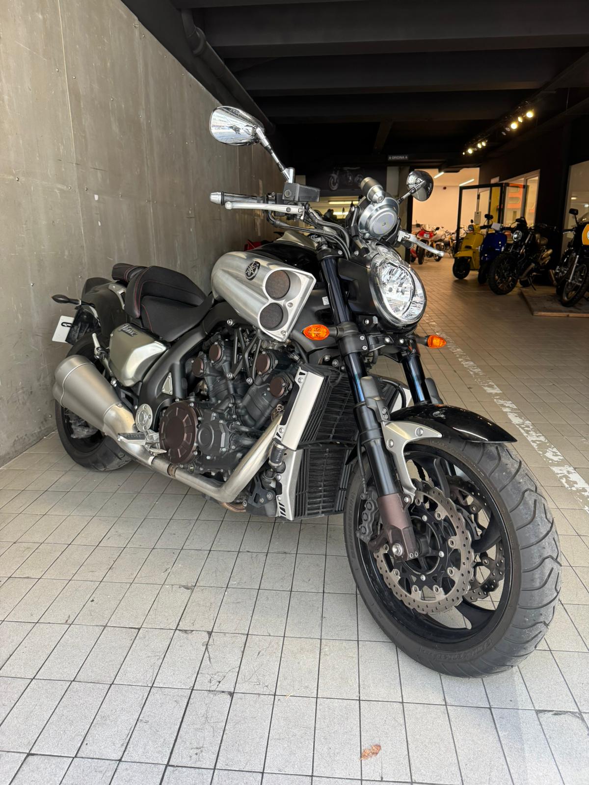 YAMAHA V-MAX 1700