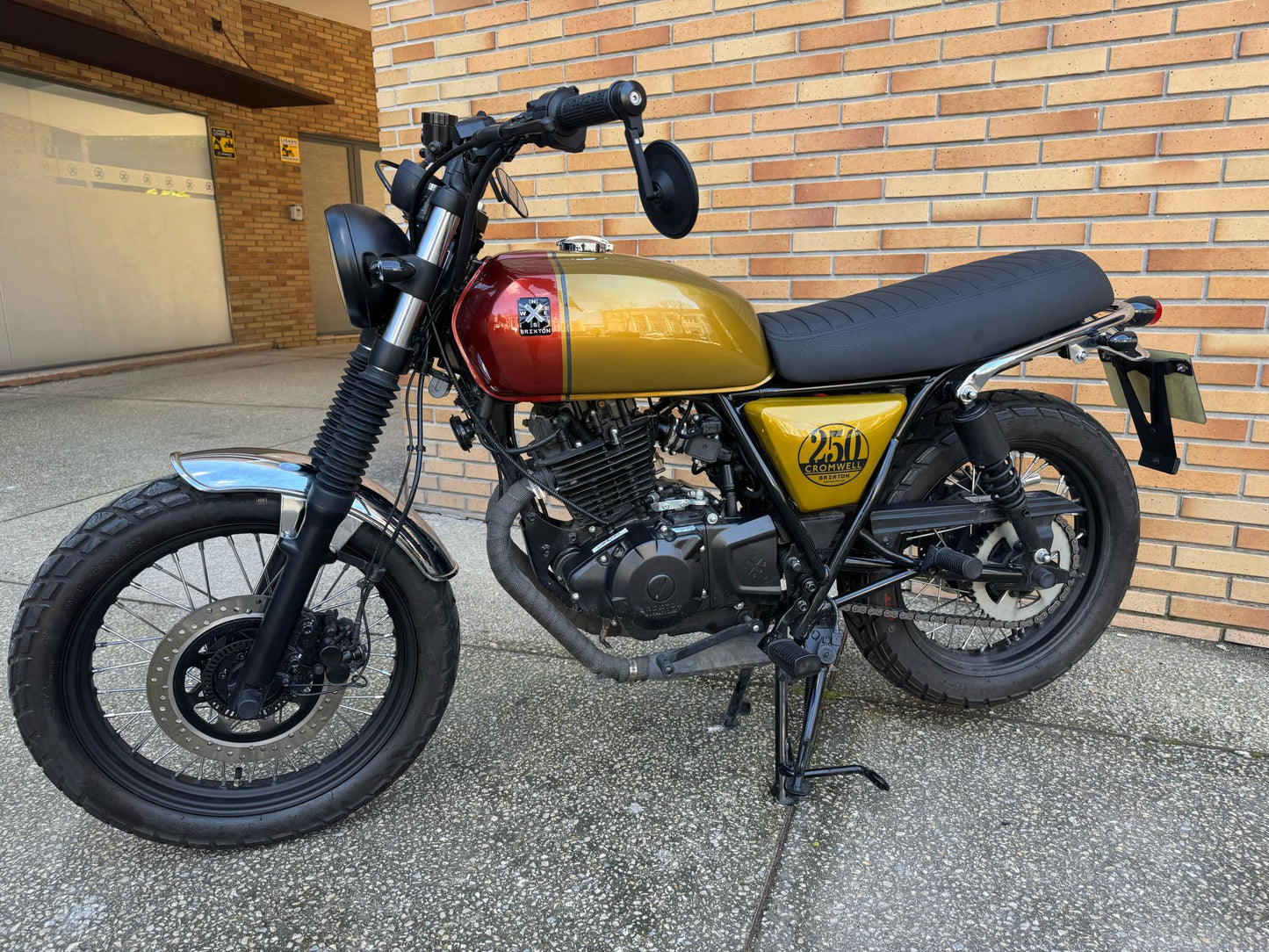 BRIXTON CROMWELL 250 ABS - Desert Gold/ Clockwork Orange