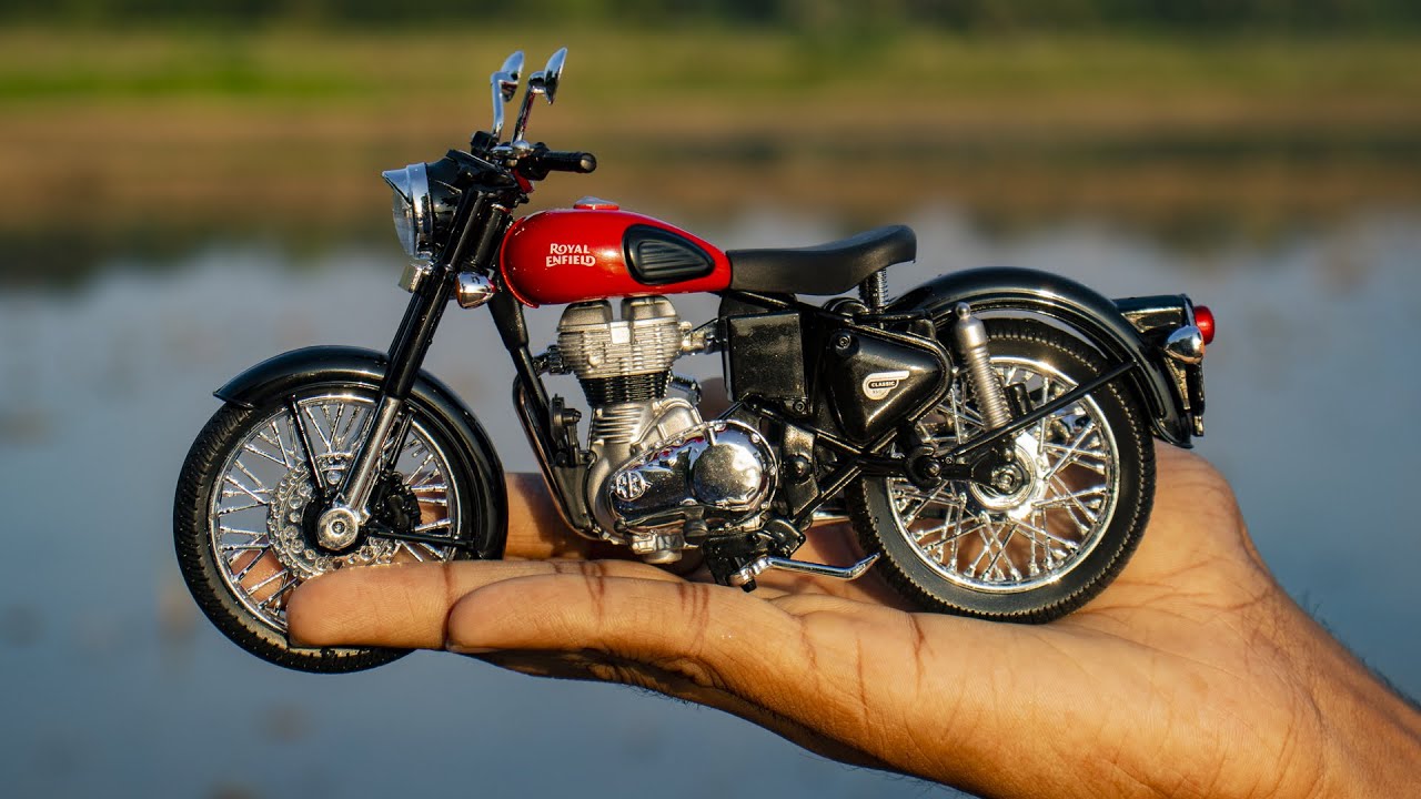 ROYAL ENFIELD CLASSIC 350 1:12 SCALE MODEL - REDDITCH RED