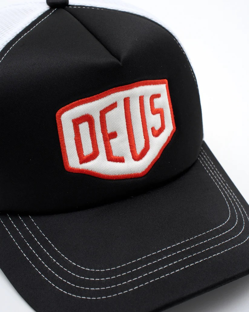 DEUS SHIELD LUXX TRUCKER - BLACK