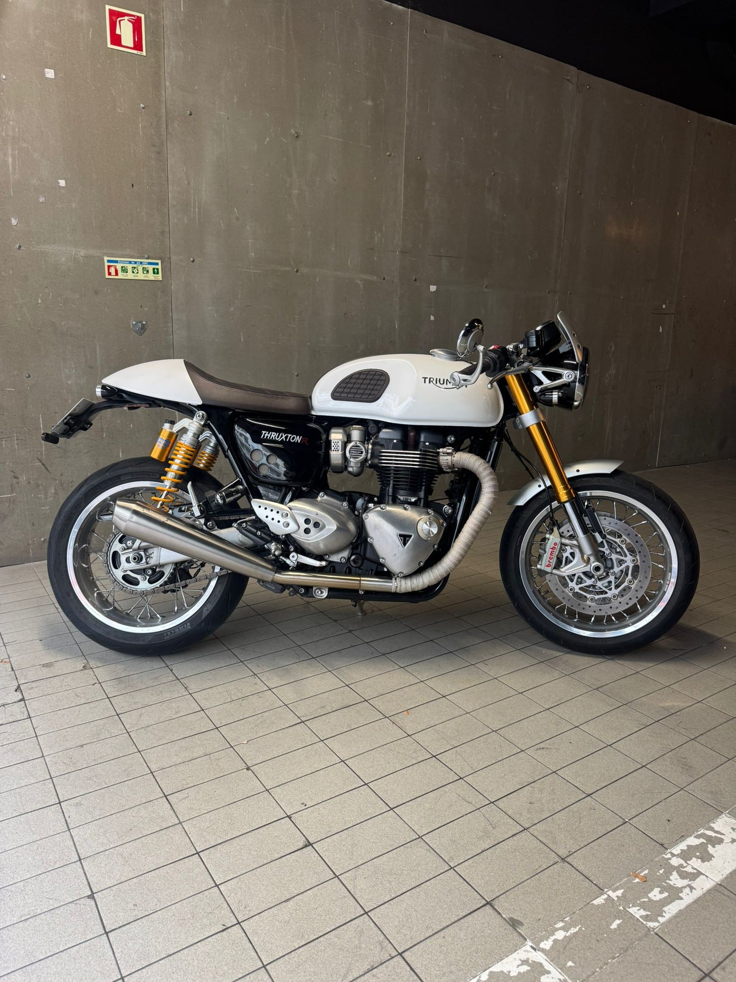 TRIUMPH THRUXTON 1200 R