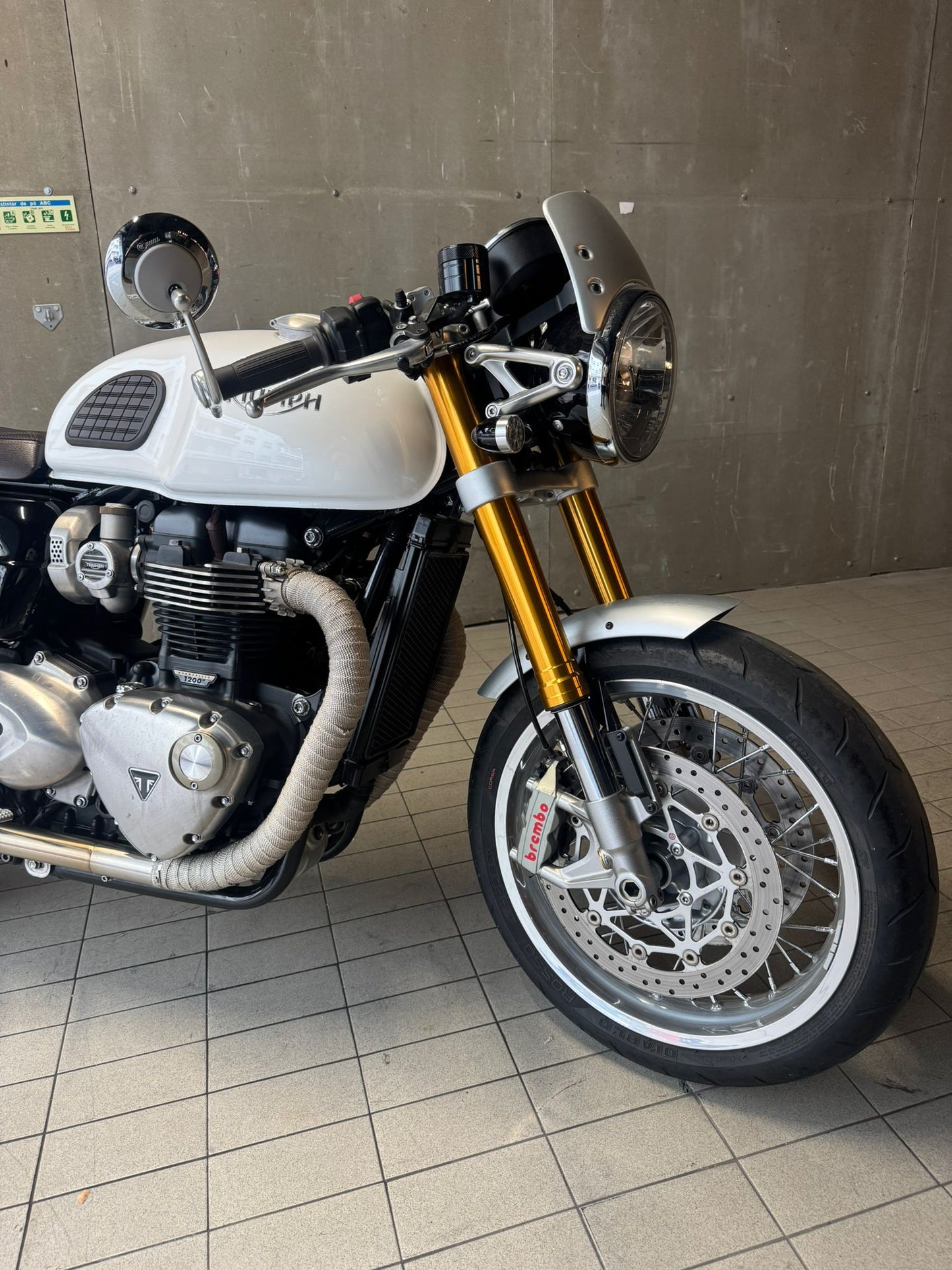 TRIUMPH THRUXTON 1200 R