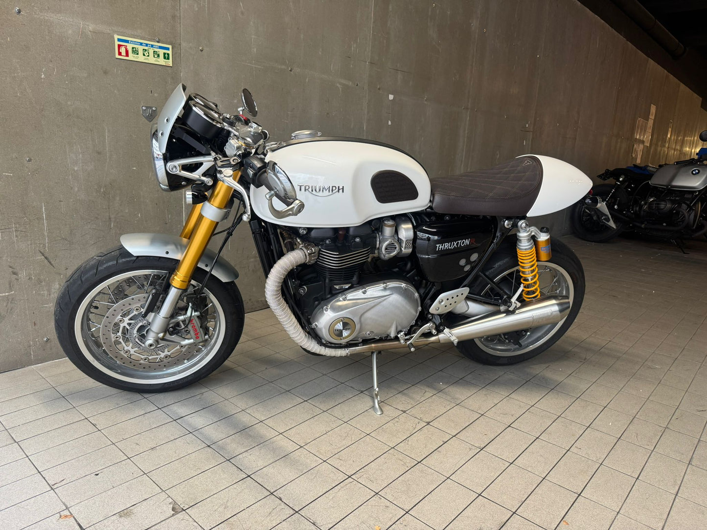 TRIUMPH THRUXTON 1200 R