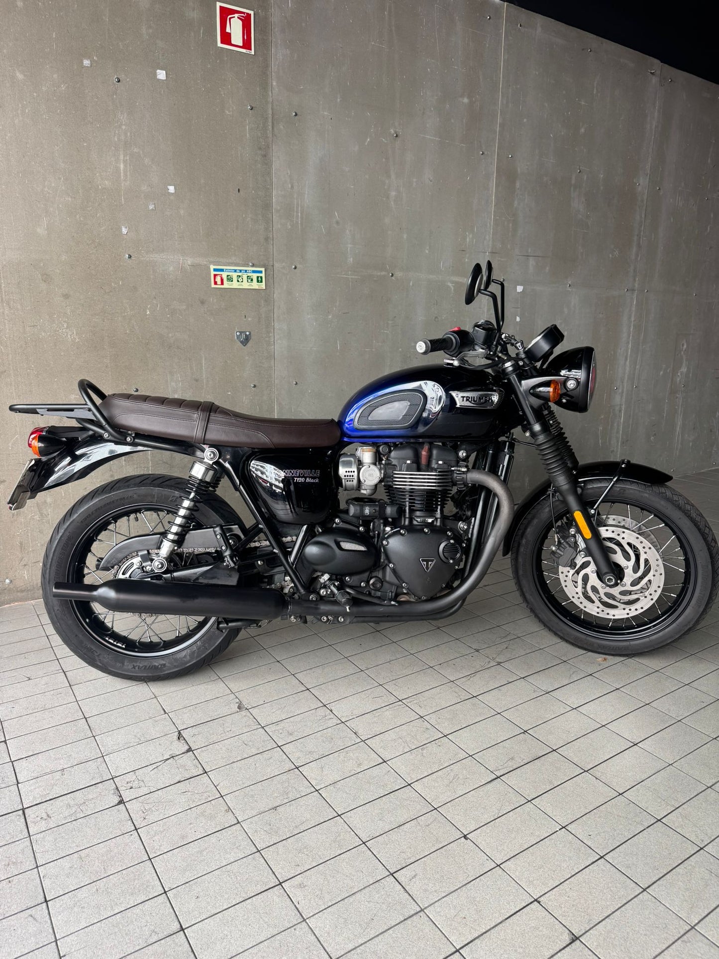 TRIUMPH BONNEVILLE T120