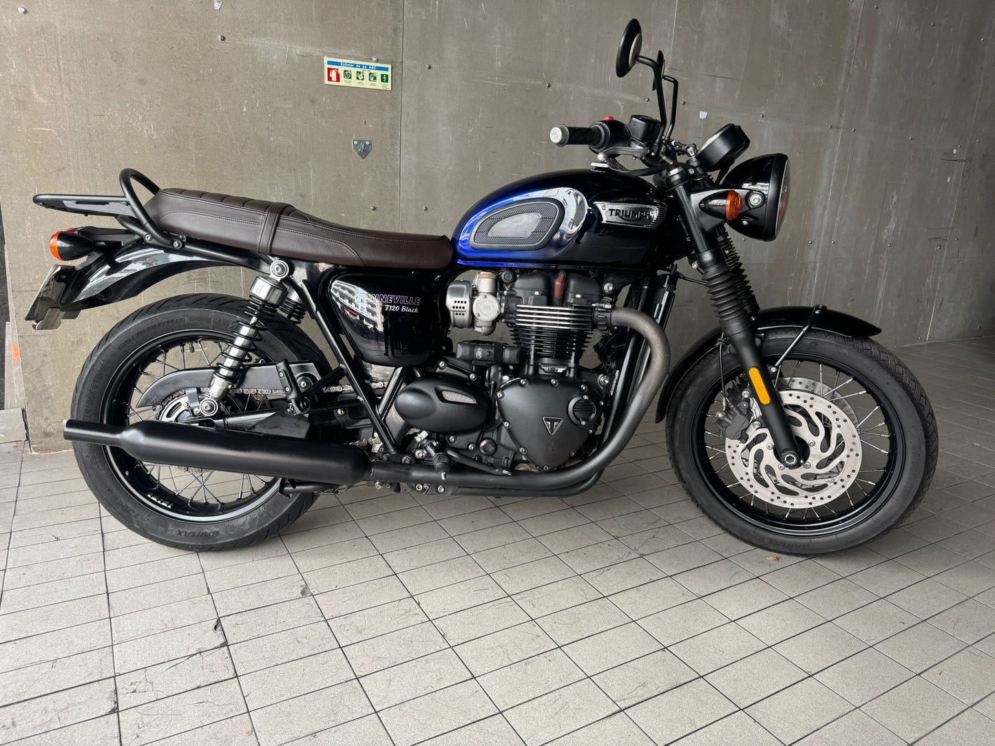 TRIUMPH BONNEVILLE T120