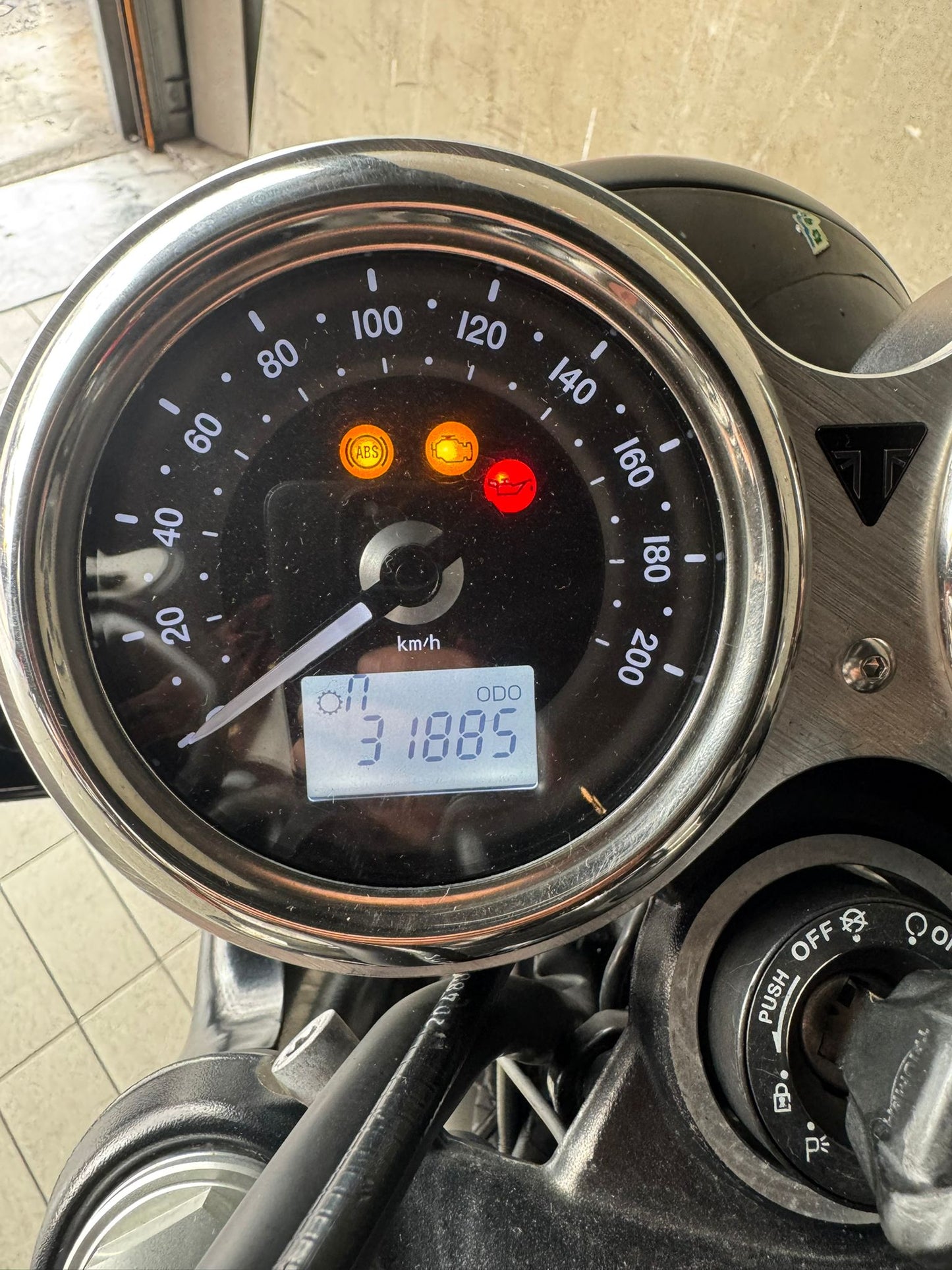 TRIUMPH BONNEVILLE T120