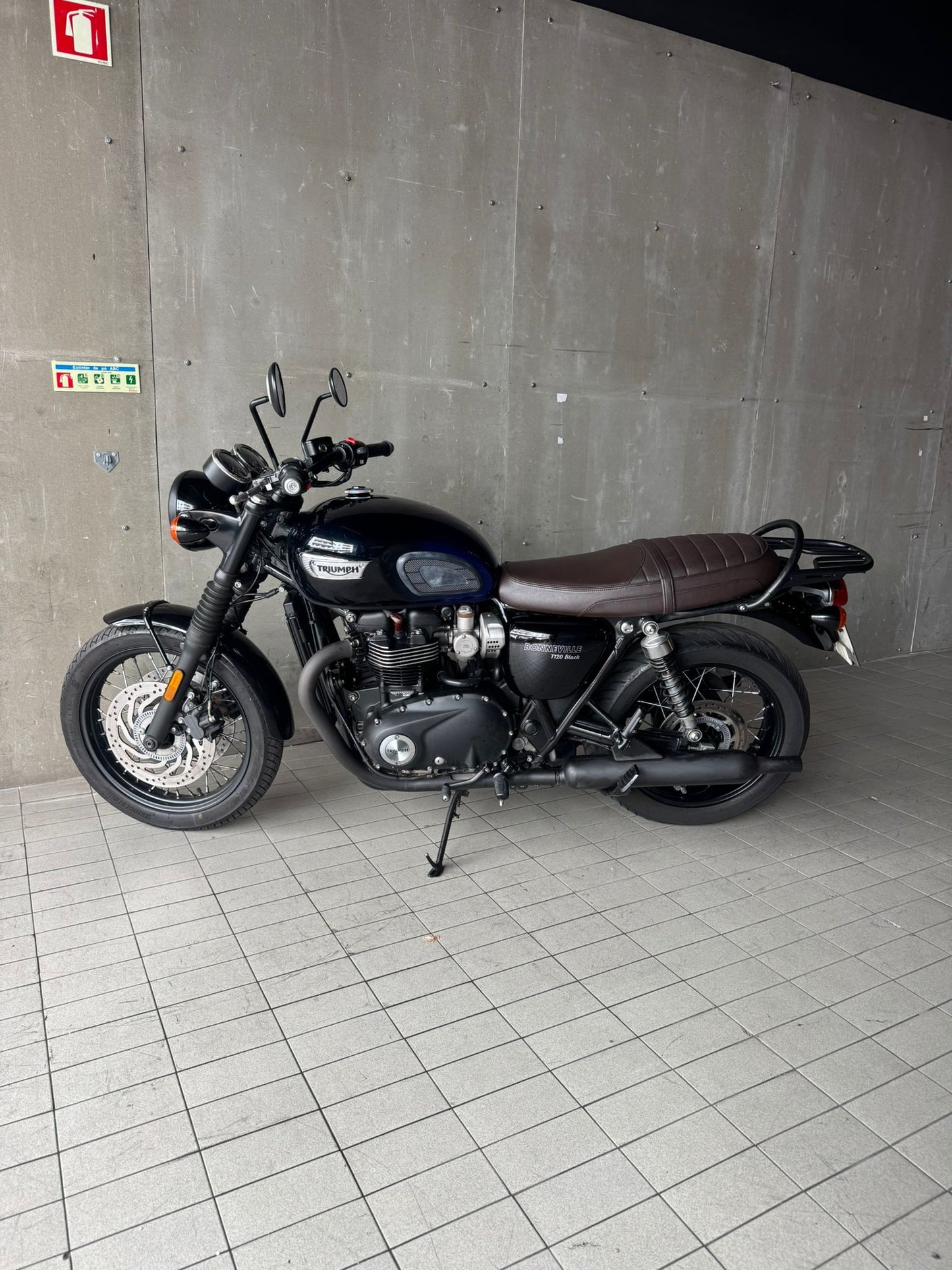 TRIUMPH BONNEVILLE T120