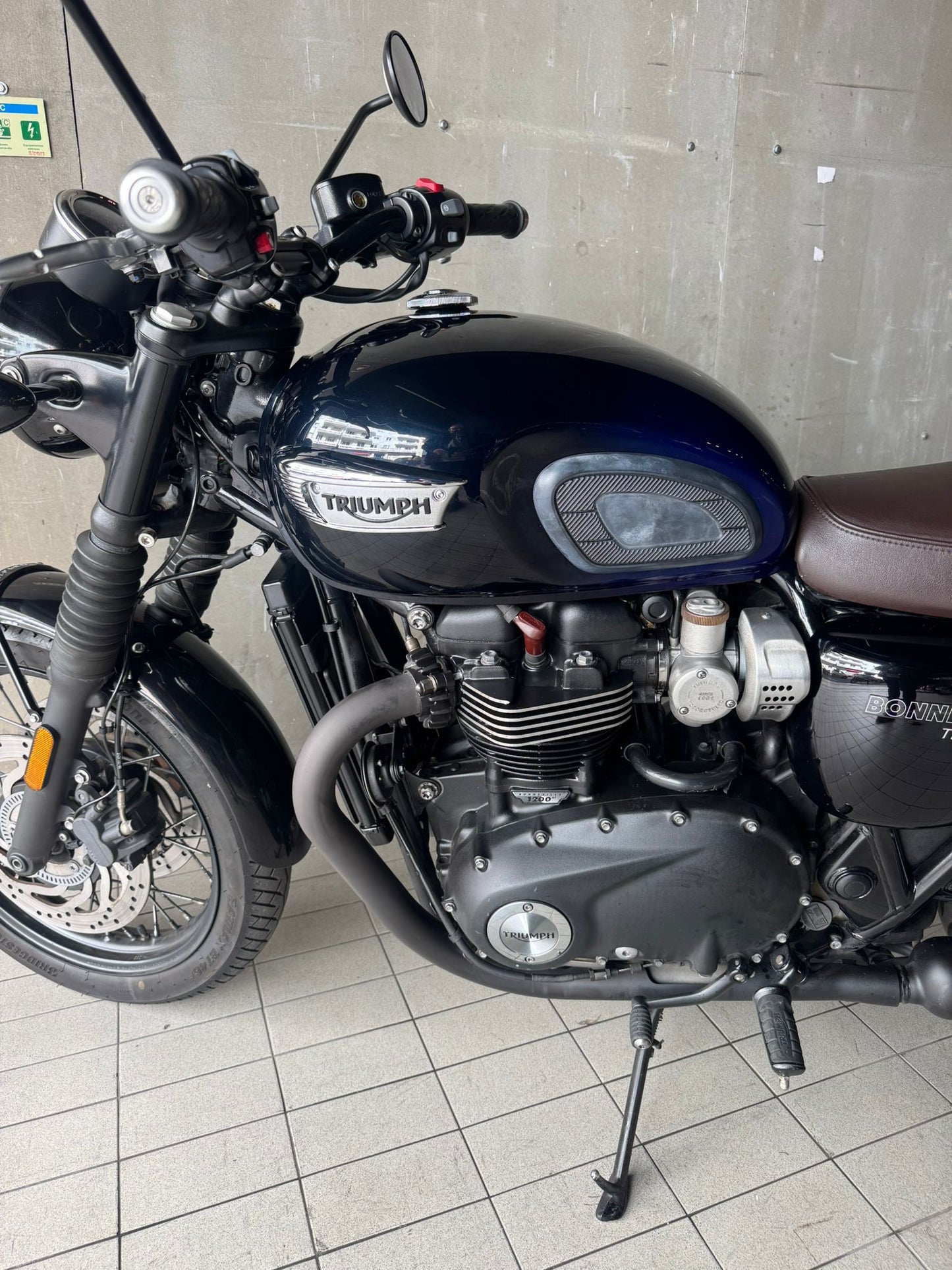 TRIUMPH BONNEVILLE T120
