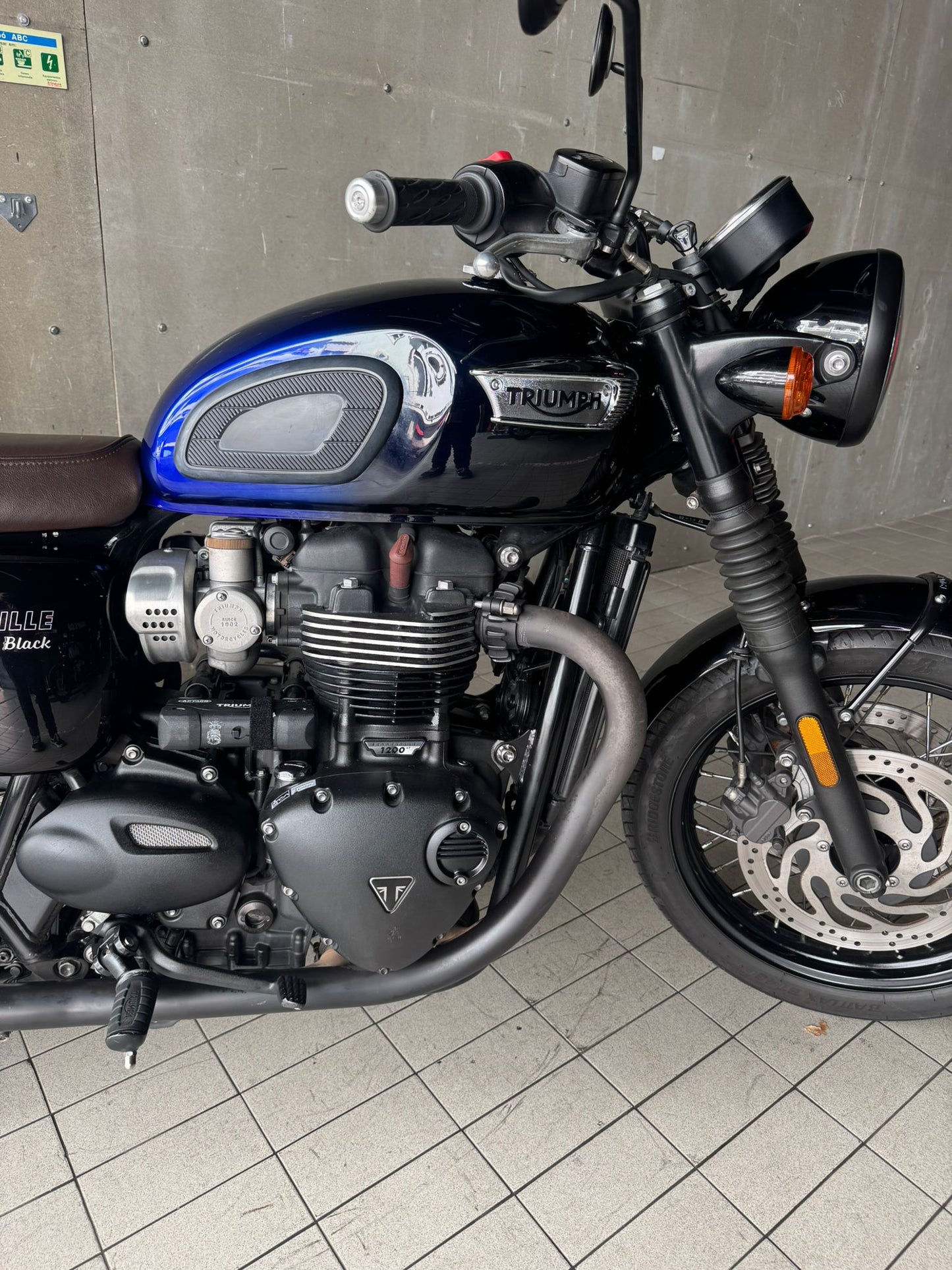 TRIUMPH BONNEVILLE T120