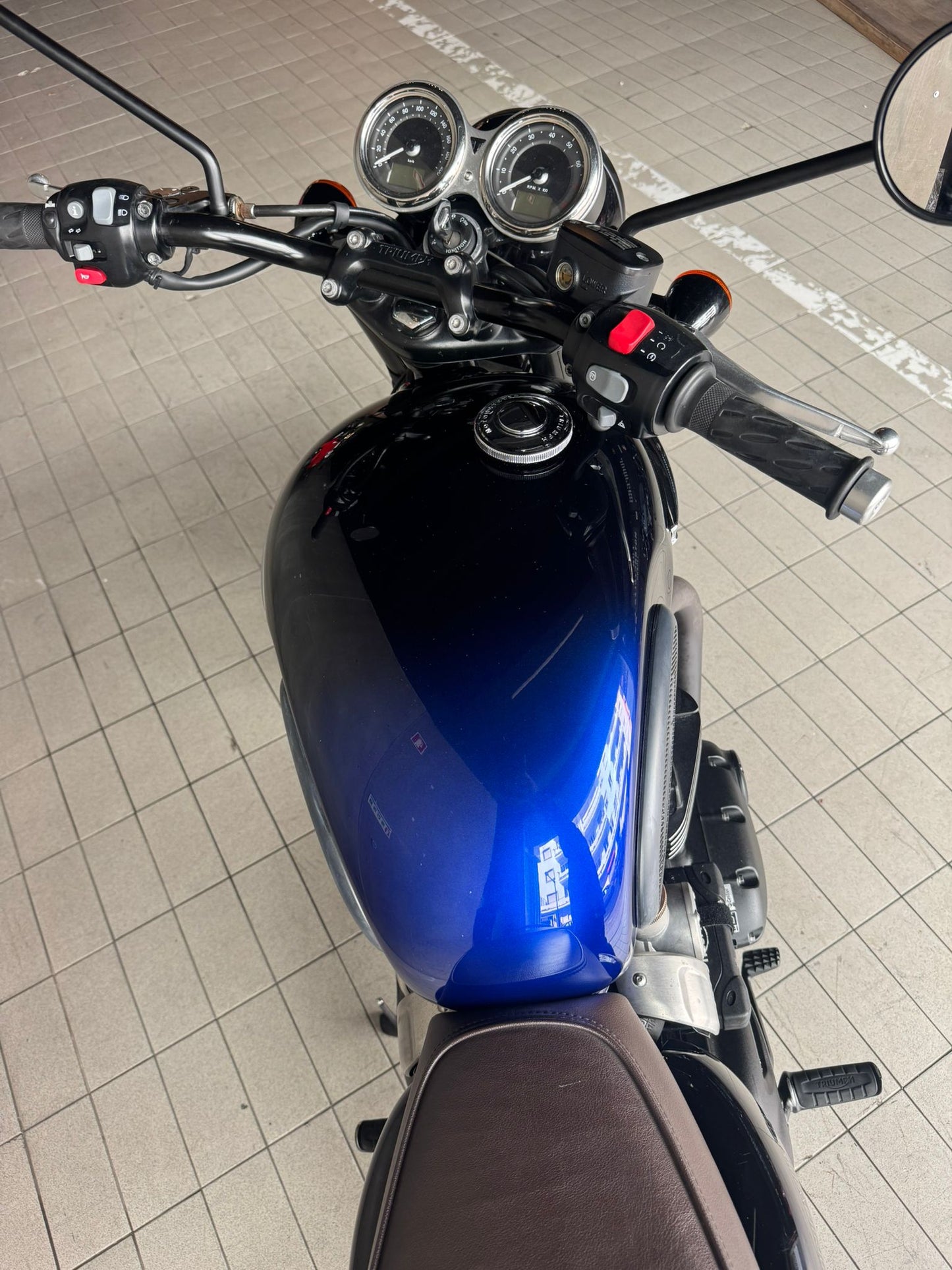 TRIUMPH BONNEVILLE T120