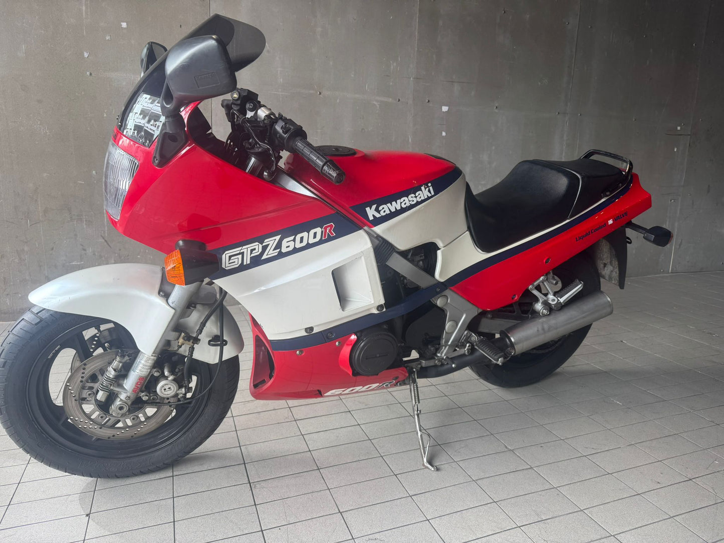 KAWASAKI GPZ 600R