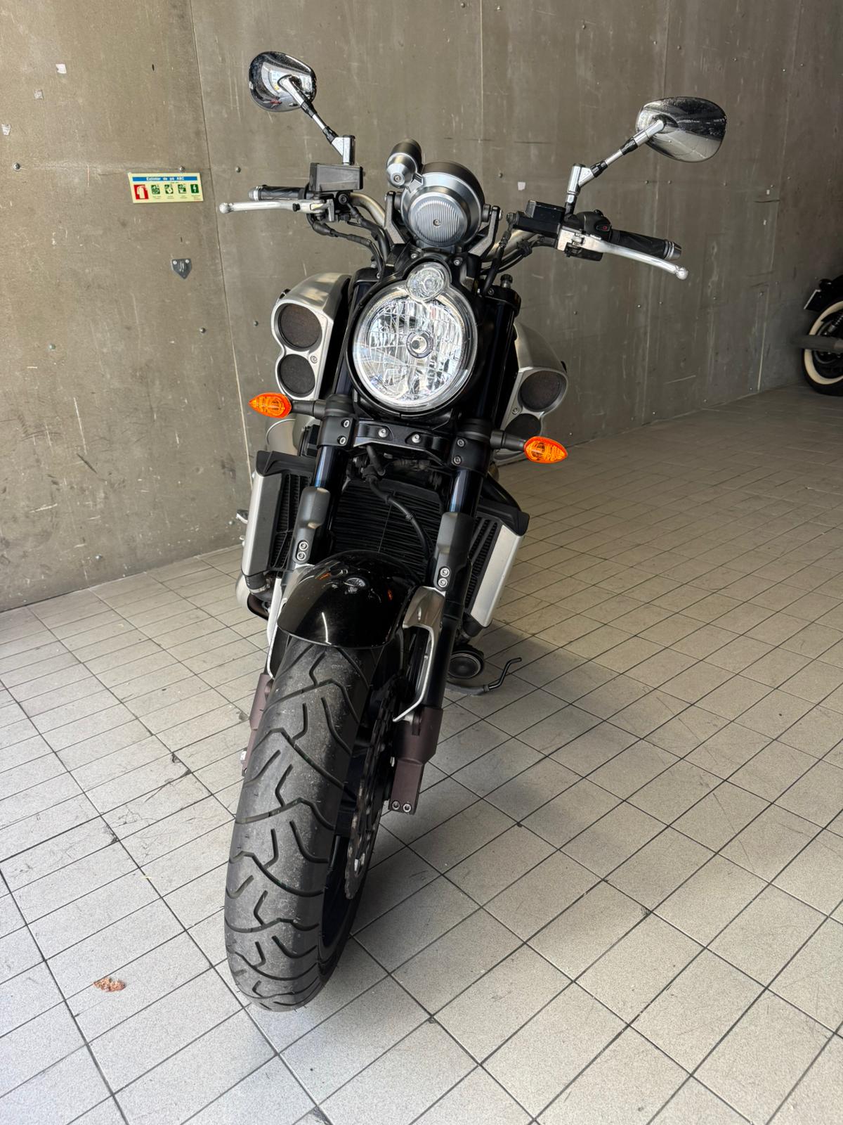 YAMAHA V-MAX 1700