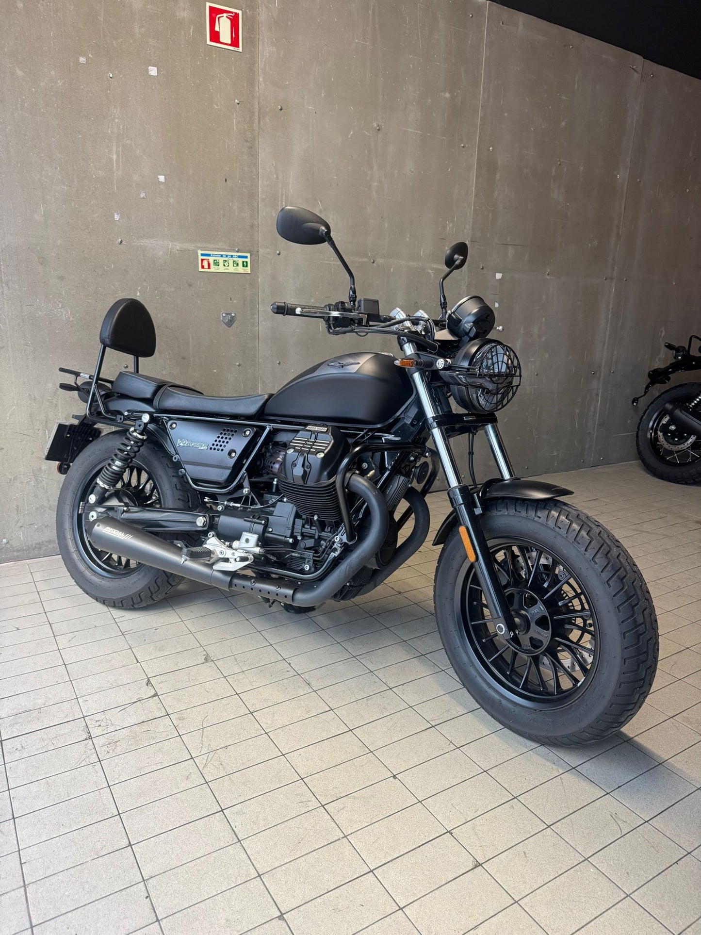 Moto Guzzi V9 Bobber - 2023