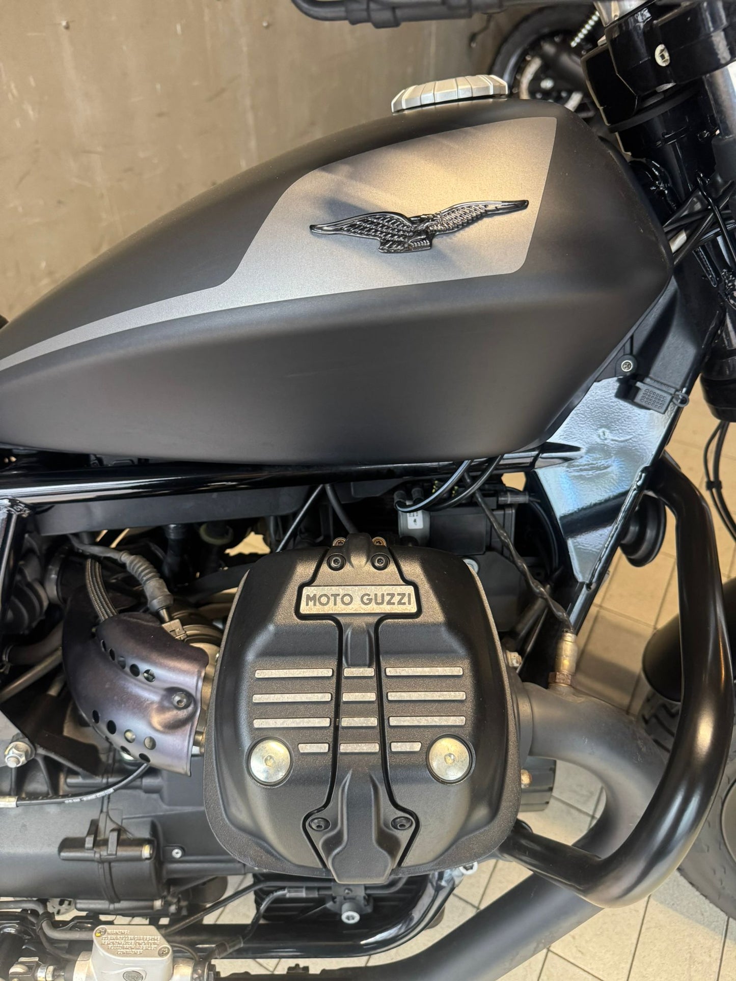 Moto Guzzi V9 Bobber - 2023