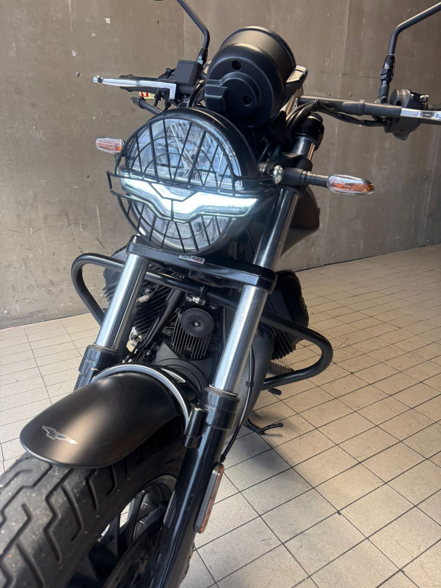 Moto Guzzi V9 Bobber - 2023