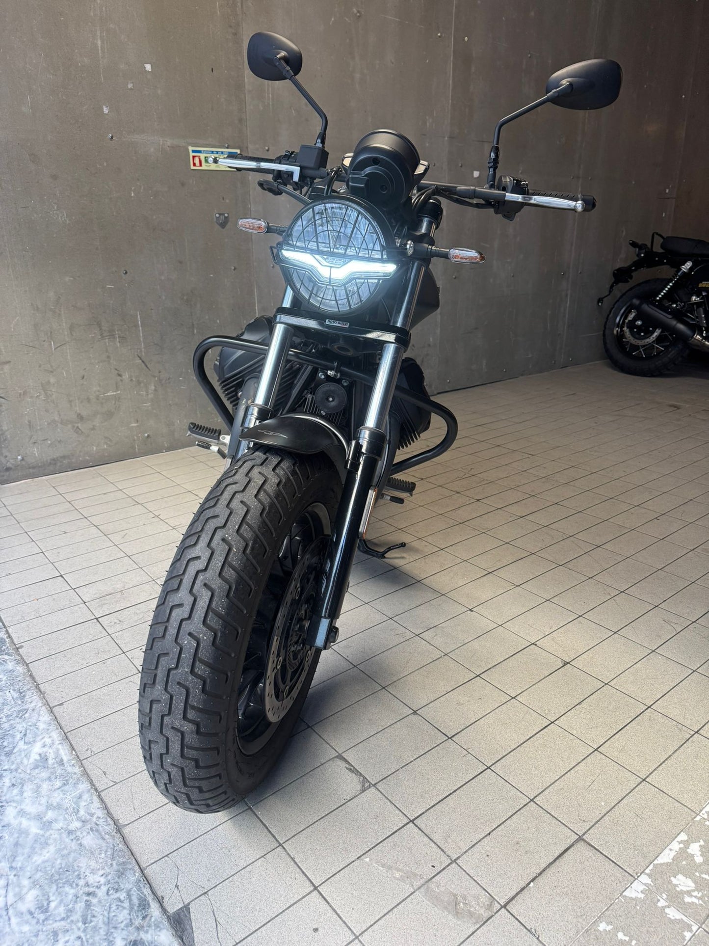 Moto Guzzi V9 Bobber - 2023