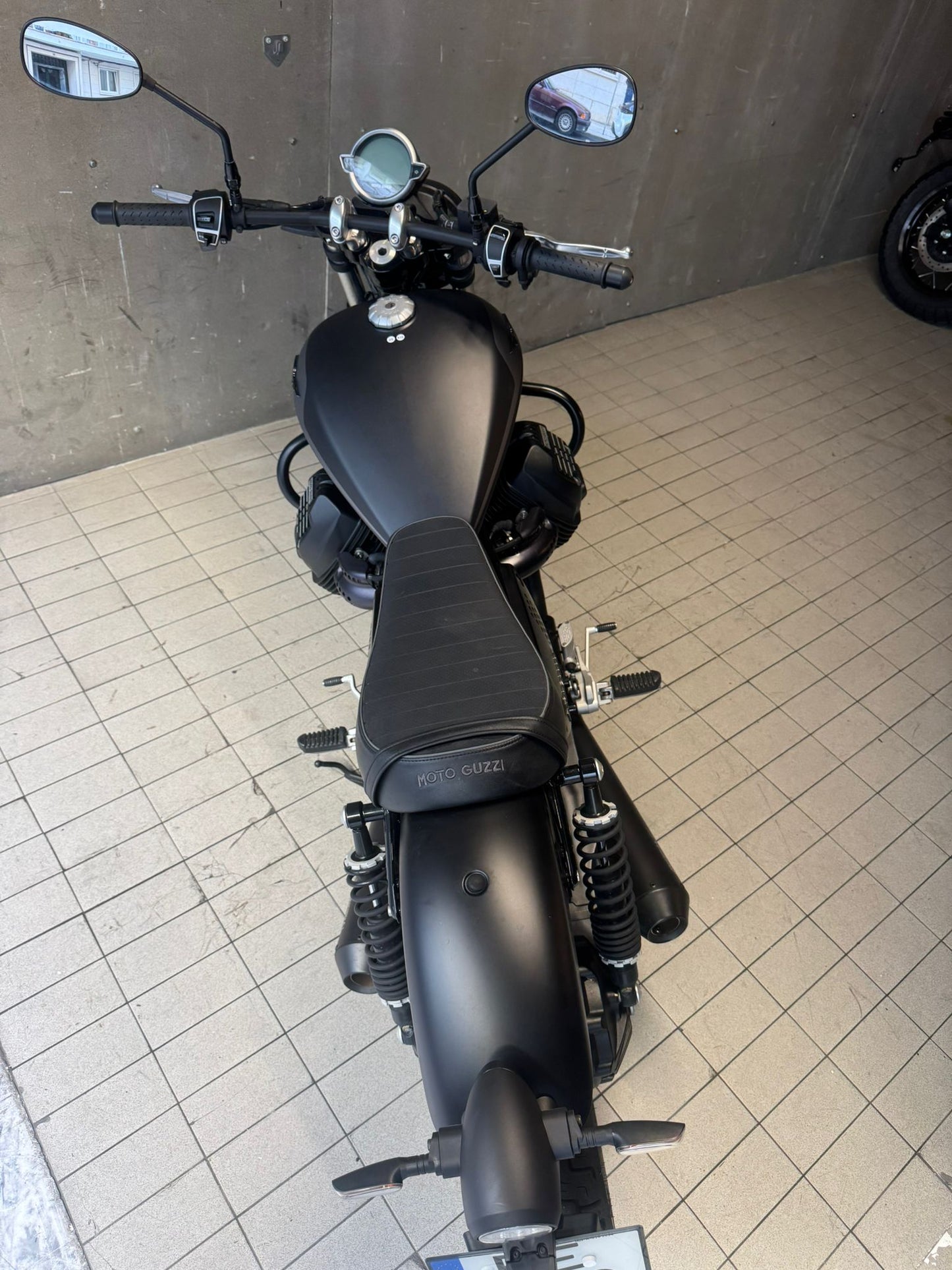 Moto Guzzi V9 Bobber - 2023