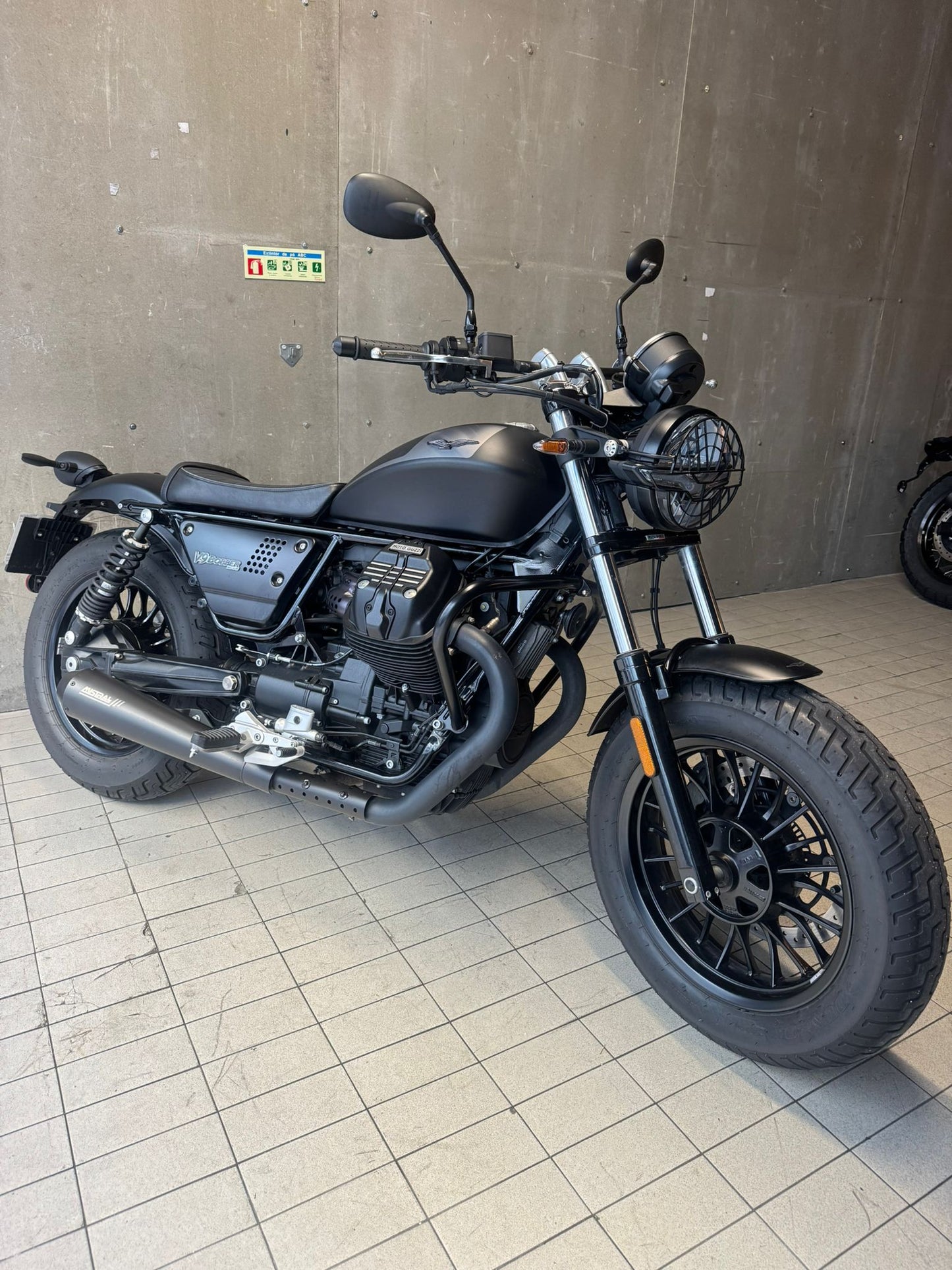 Moto Guzzi V9 Bobber - 2023