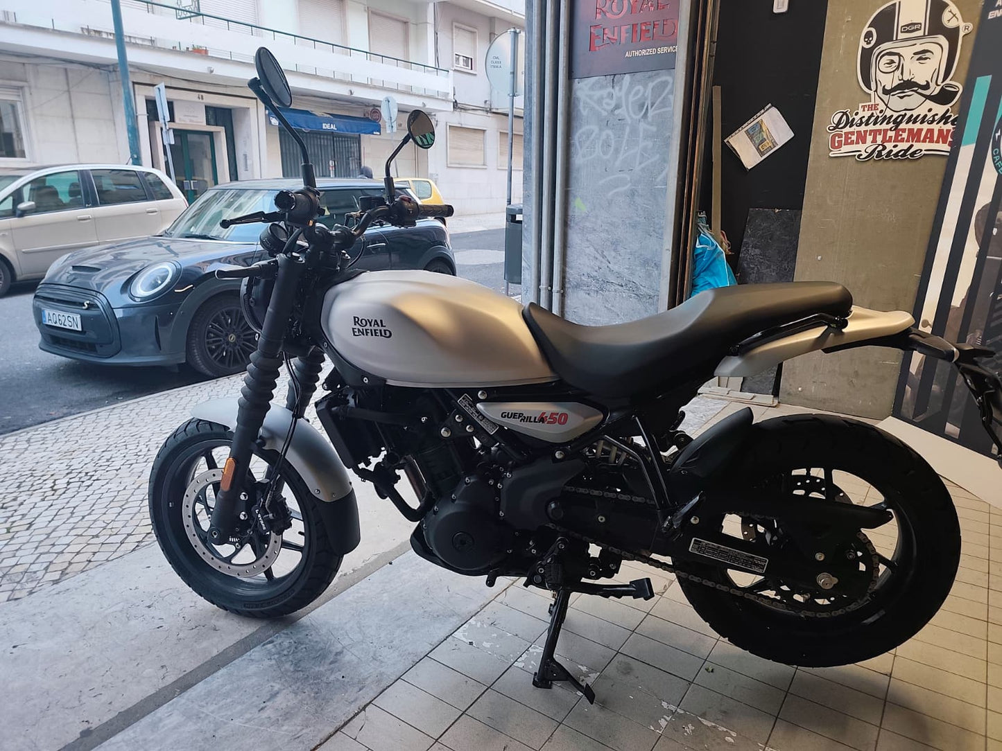 ROYAL ENFIELD - GUERRILLA 450