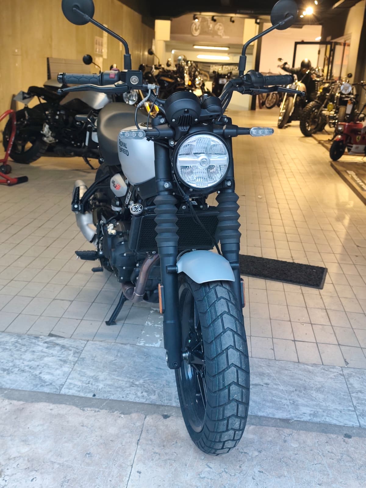 ROYAL ENFIELD - GUERRILLA 450