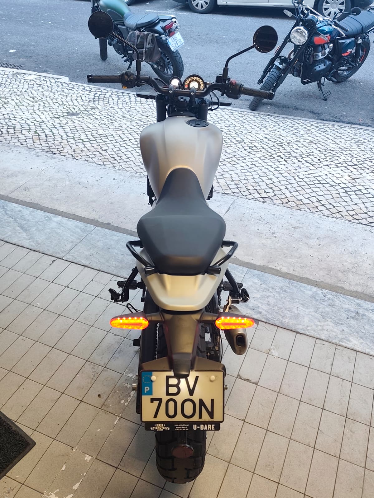 ROYAL ENFIELD - GUERRILLA 450