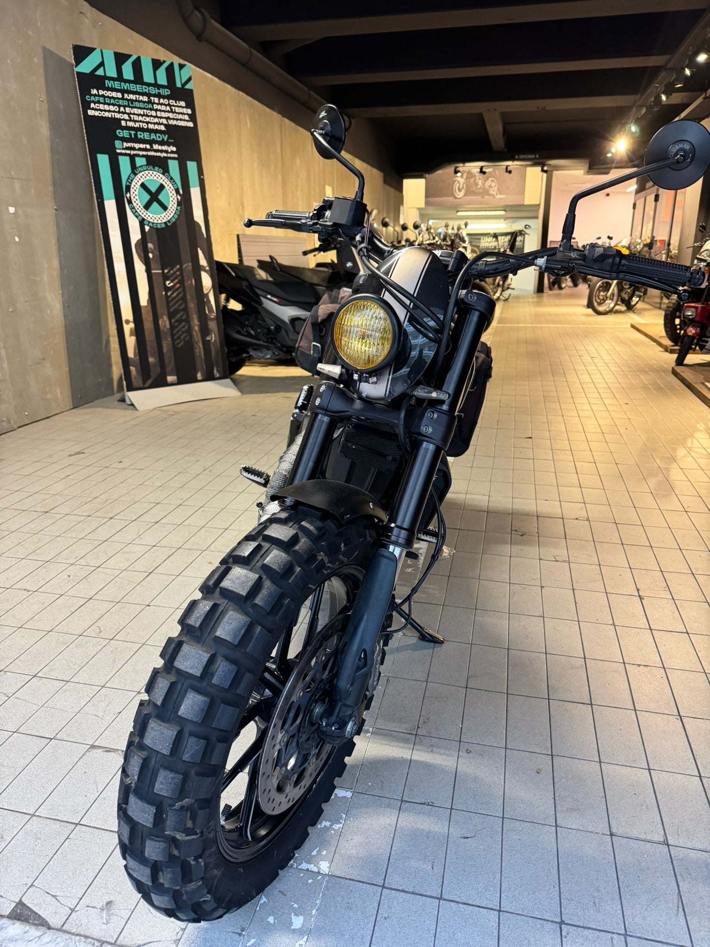 DUCATI - SCRAMBLER 800 - FULL THROTTLE