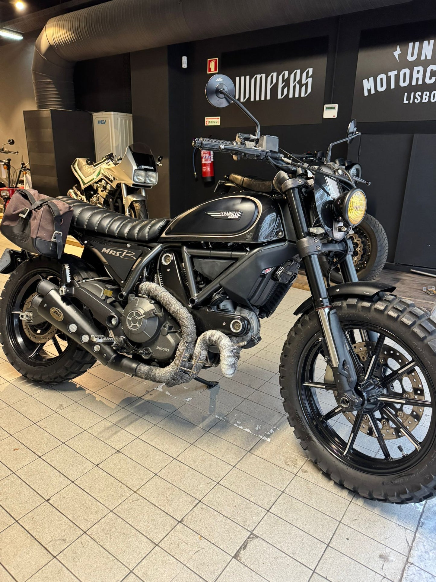 DUCATI - SCRAMBLER 800 - FULL THROTTLE