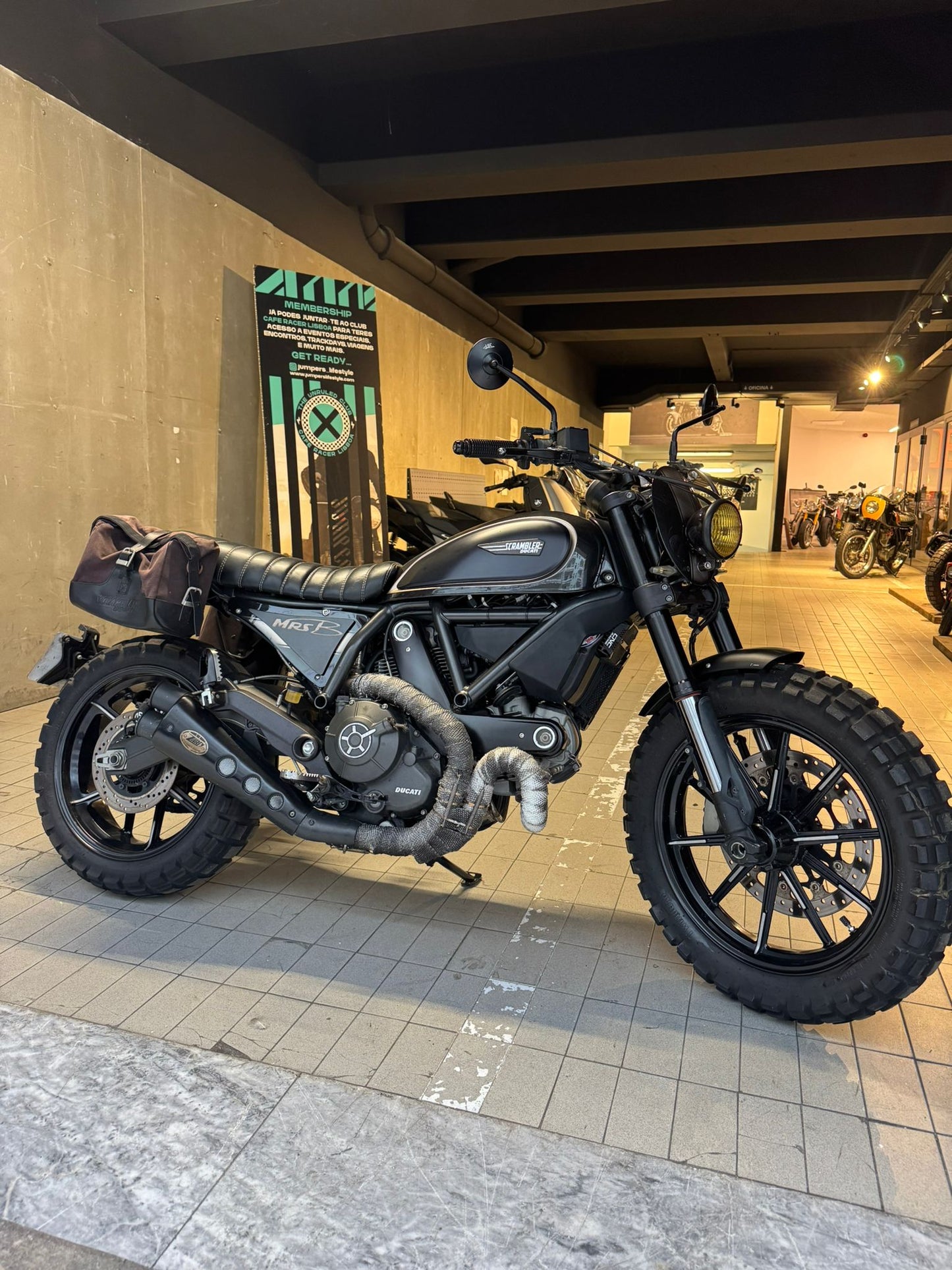 DUCATI - SCRAMBLER 800 - FULL THROTTLE