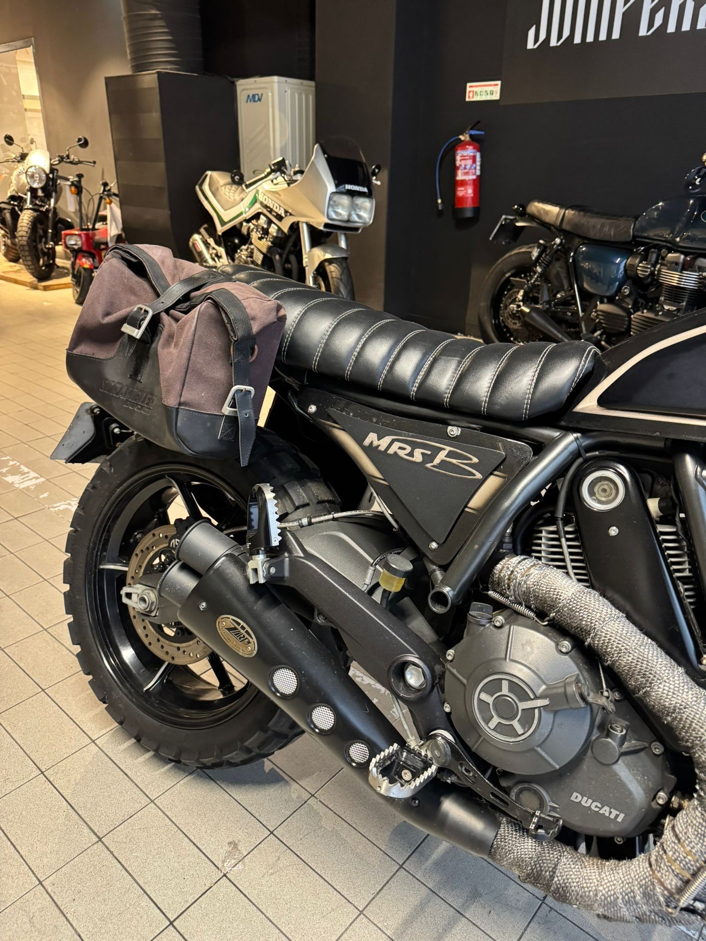 DUCATI - SCRAMBLER 800 - FULL THROTTLE