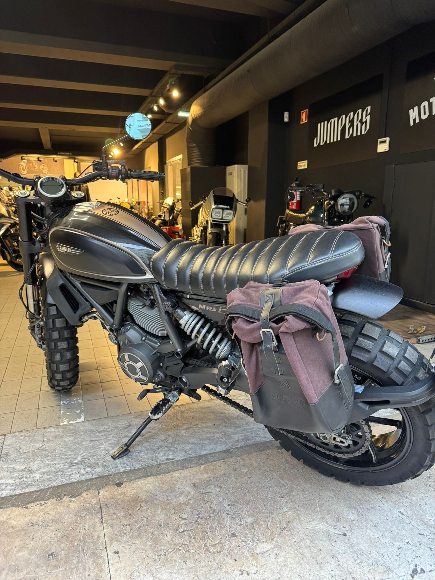 DUCATI - SCRAMBLER 800 - FULL THROTTLE