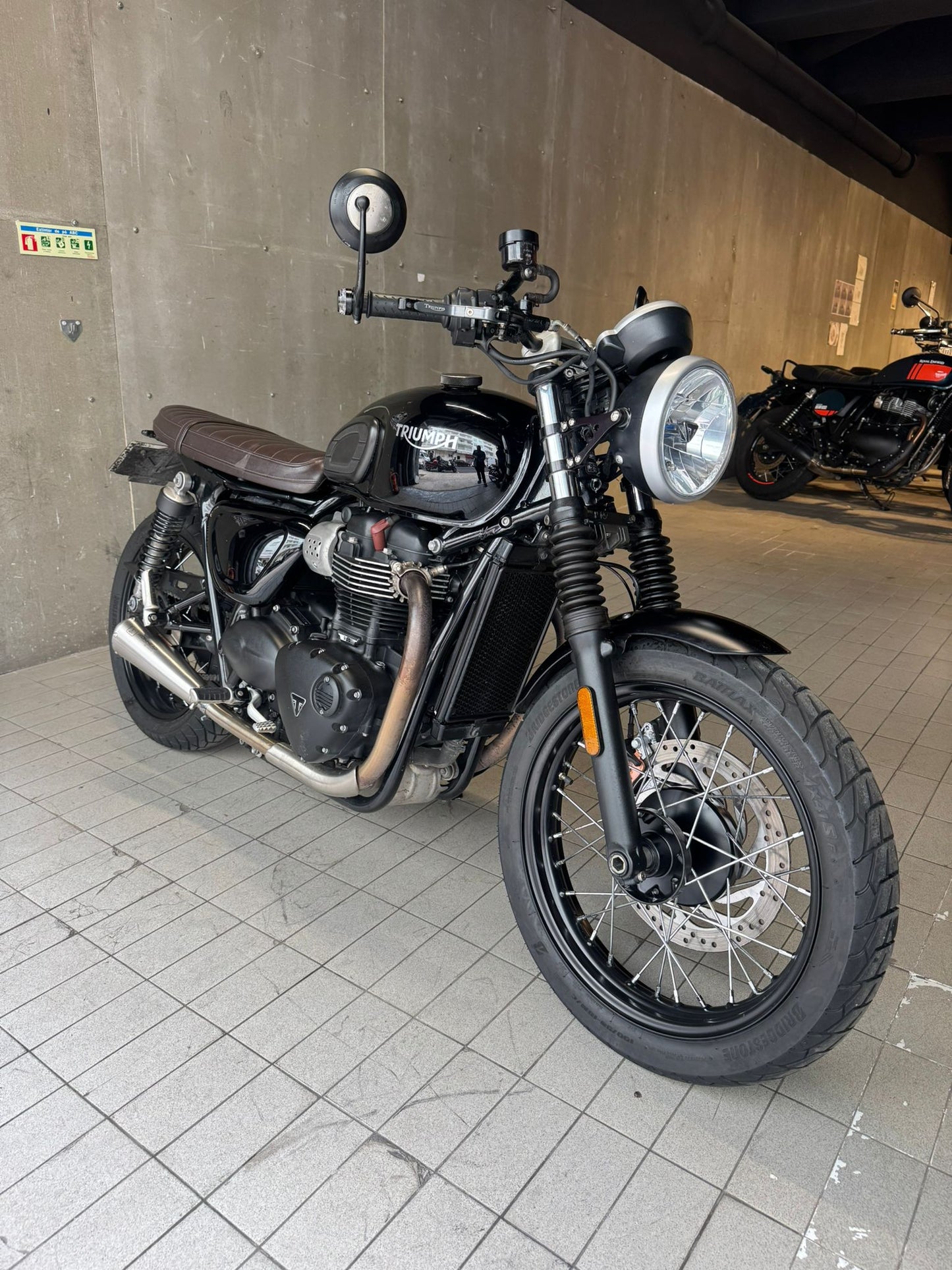 TRIUMPH STREET TWIN 900 | CUSTOM UNIK
