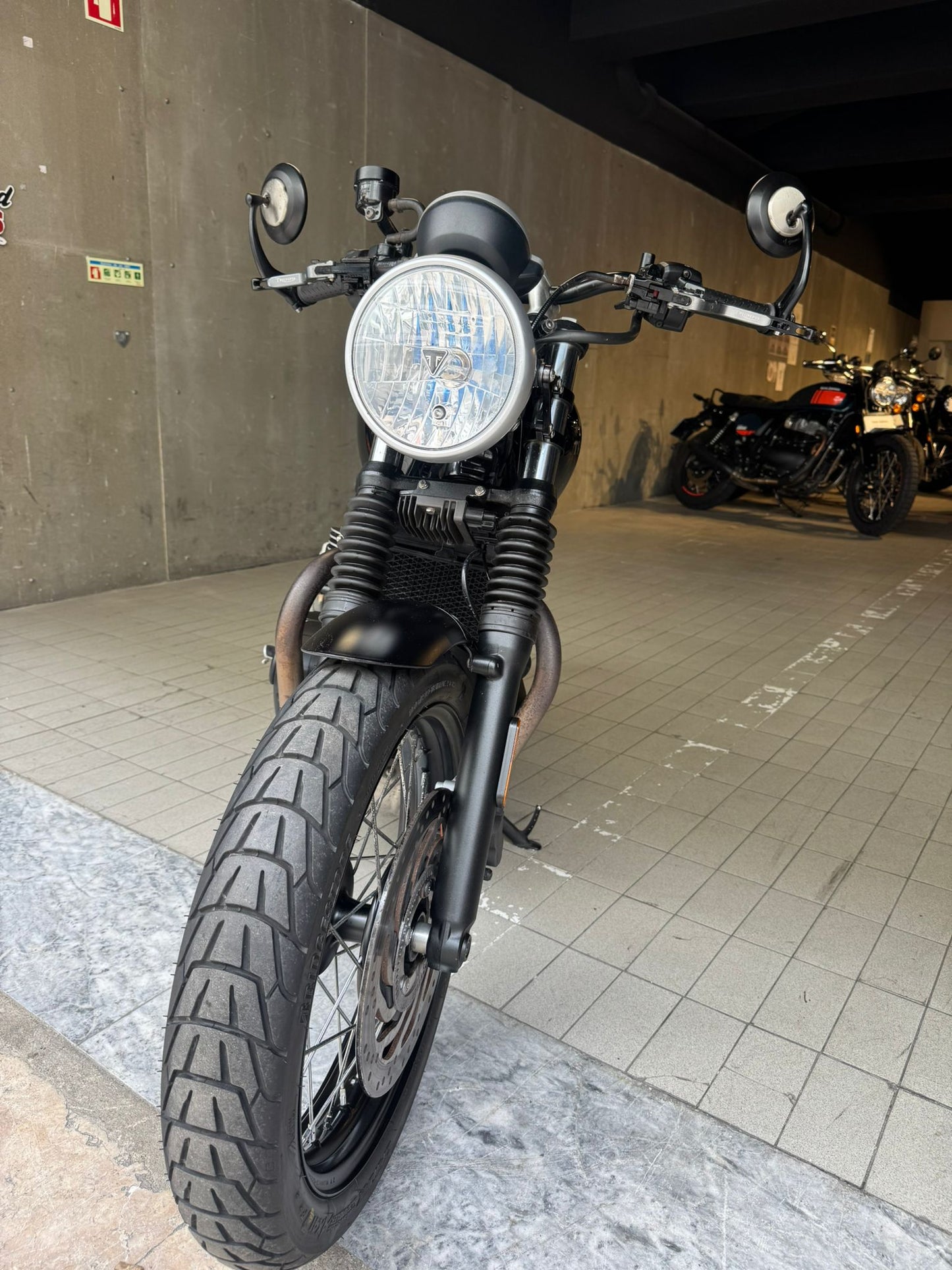 TRIUMPH STREET TWIN 900 | CUSTOM UNIK