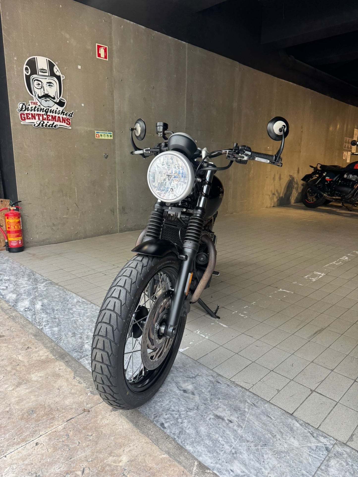 TRIUMPH STREET TWIN 900 | CUSTOM UNIK
