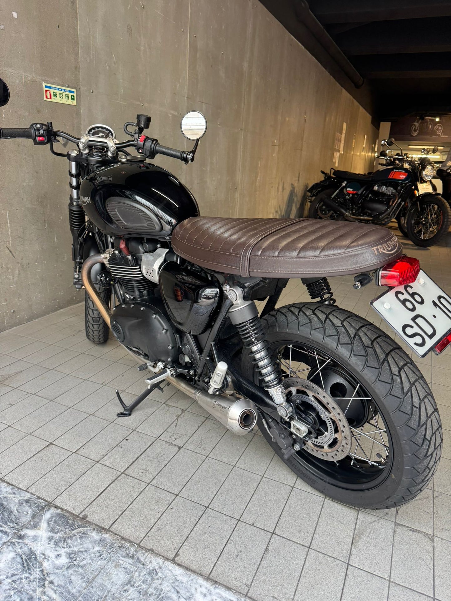 TRIUMPH STREET TWIN 900 | CUSTOM UNIK