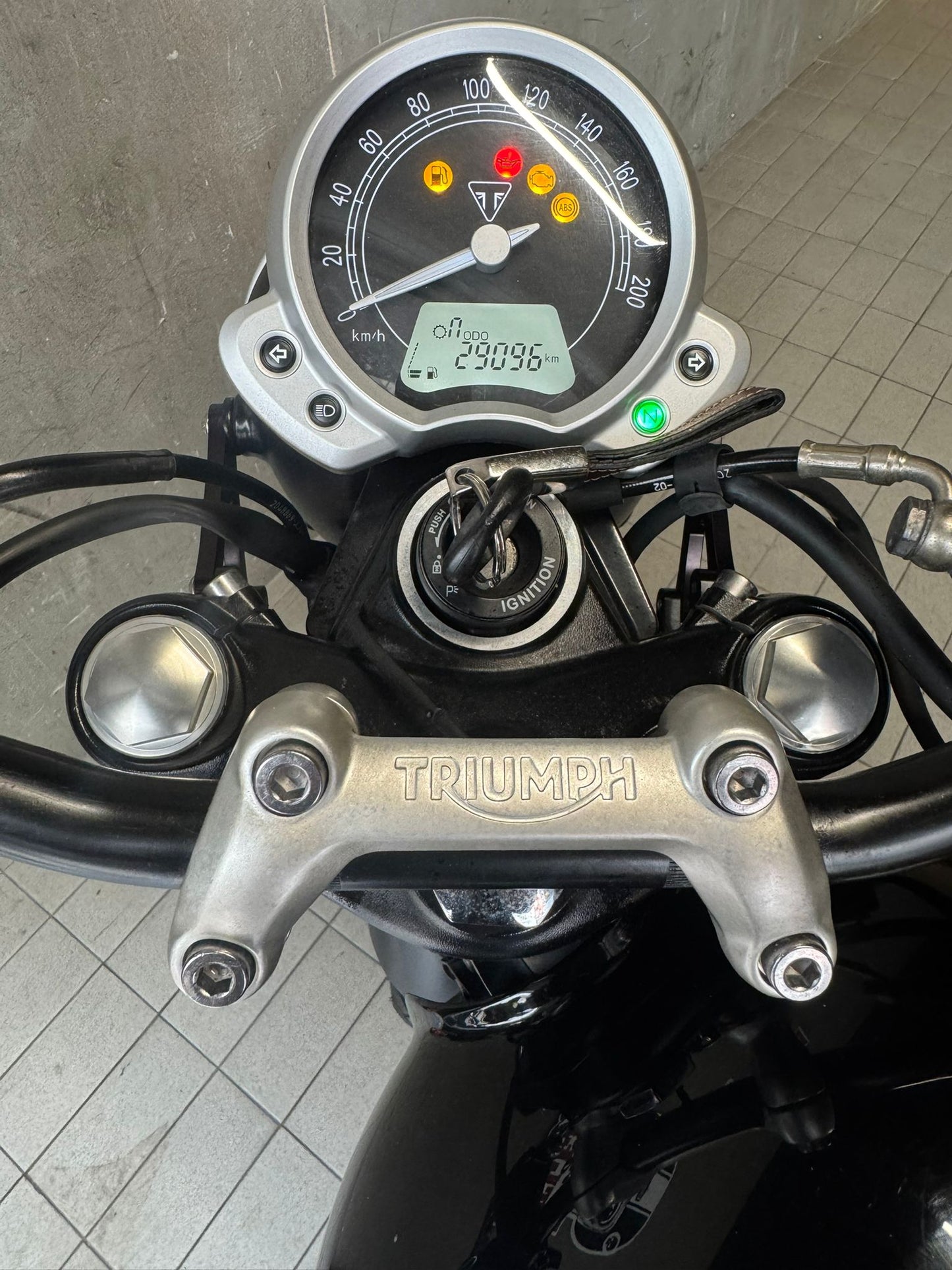 TRIUMPH STREET TWIN 900 | CUSTOM UNIK