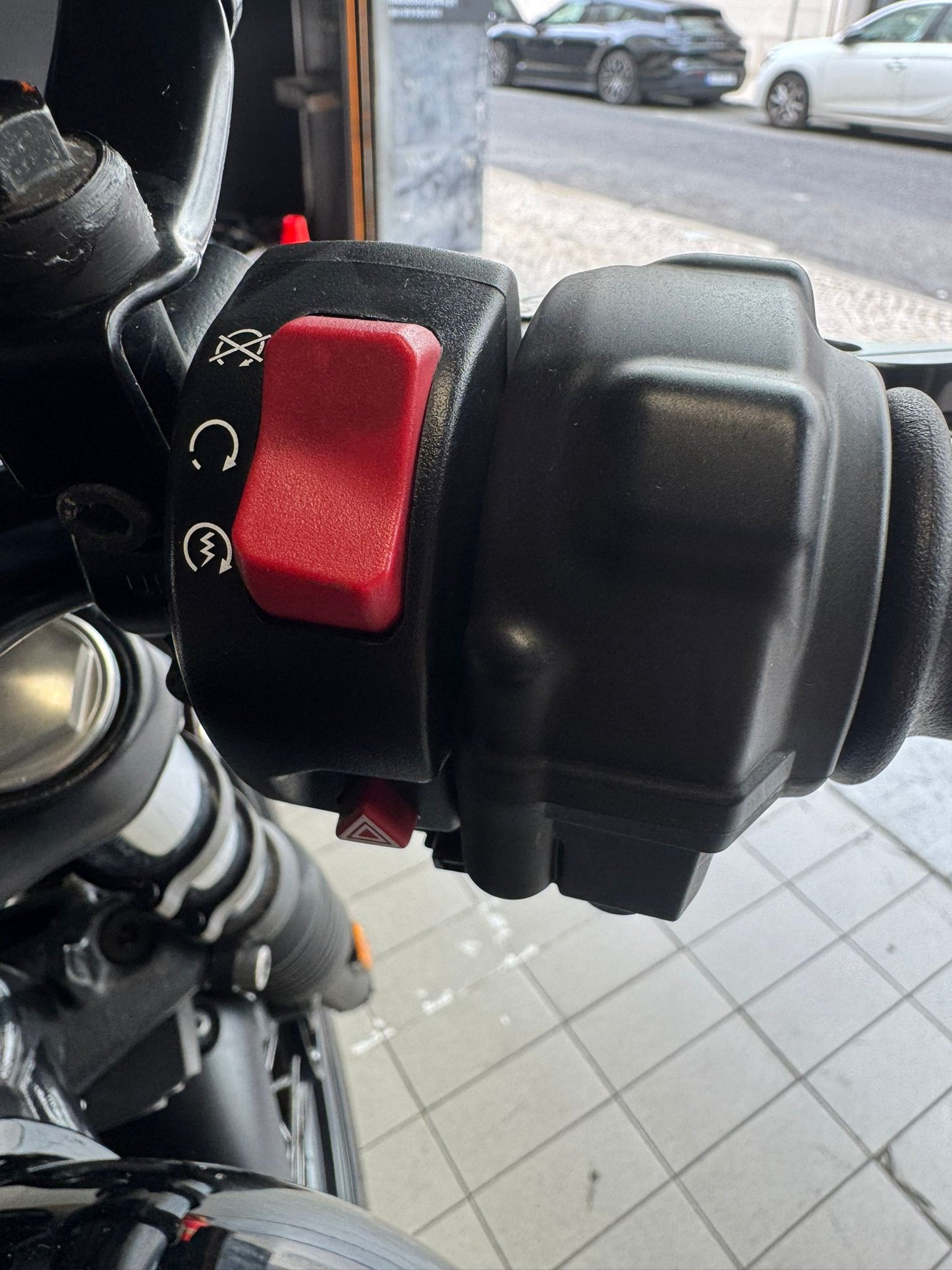 TRIUMPH STREET TWIN 900 | CUSTOM UNIK