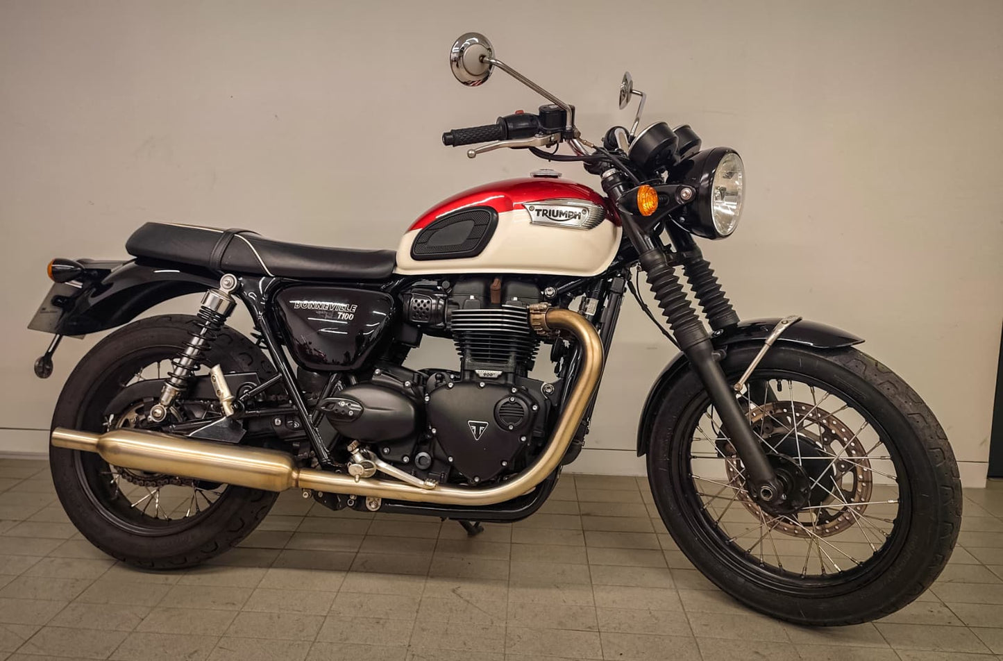 TRIUMPH BONNEVILLE T100 2021