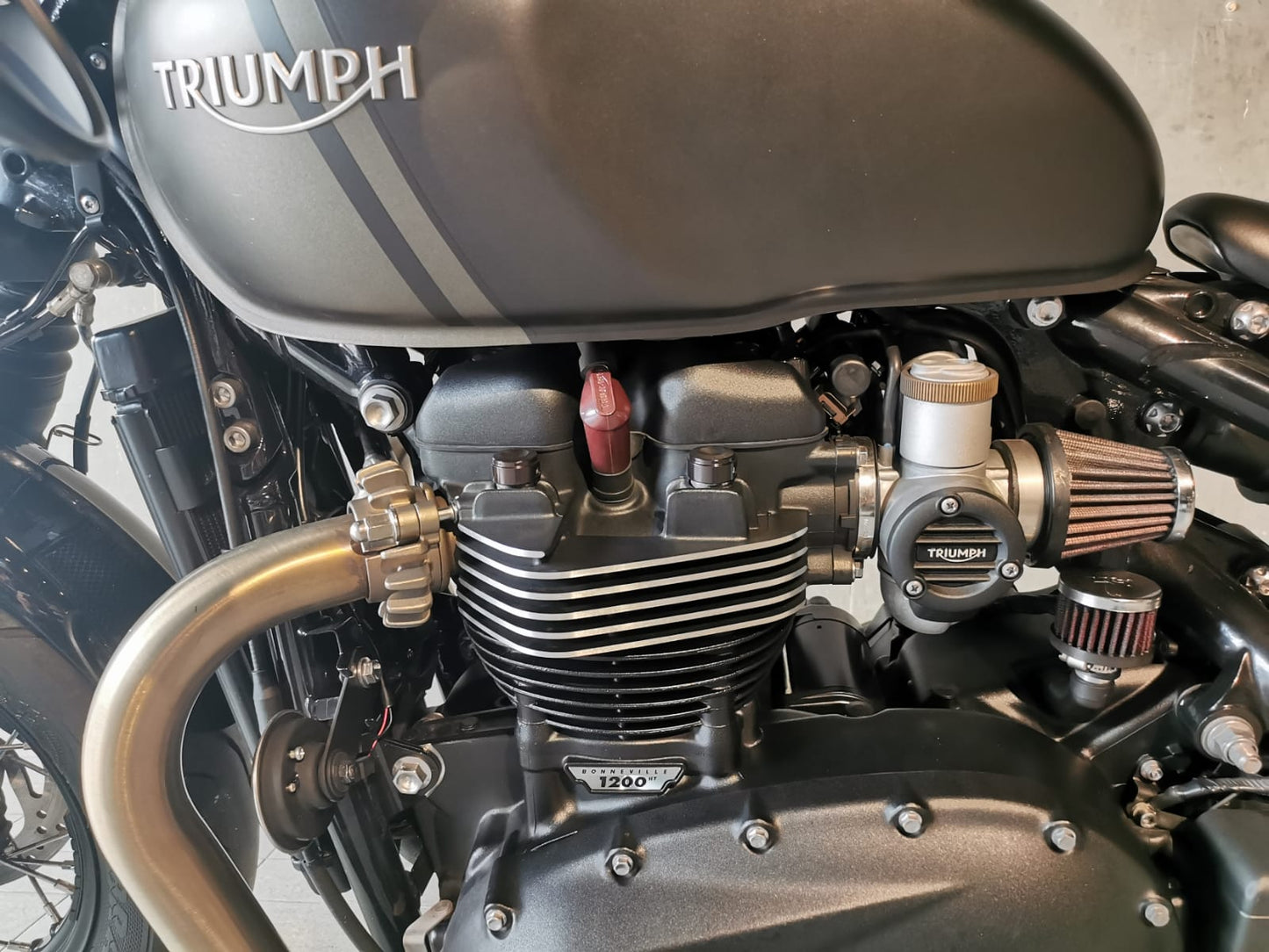 TRIUMPH BOBBER 1200