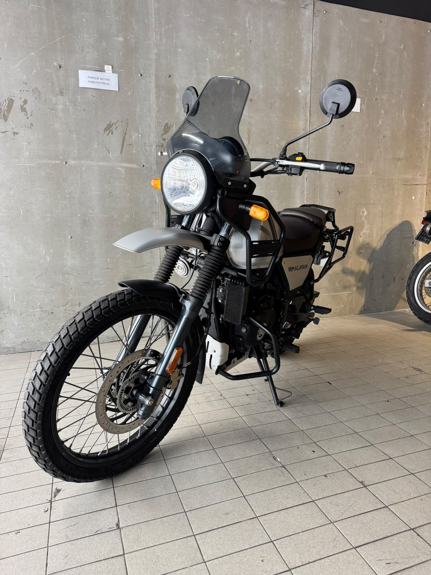 ROYAL ENFIELD - HIMALAYAN 411