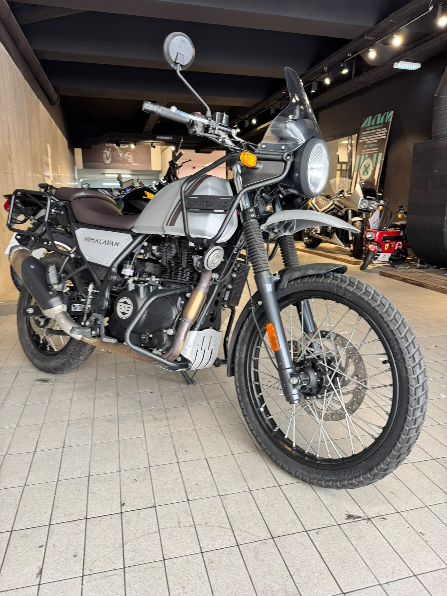 ROYAL ENFIELD - HIMALAYAN 411