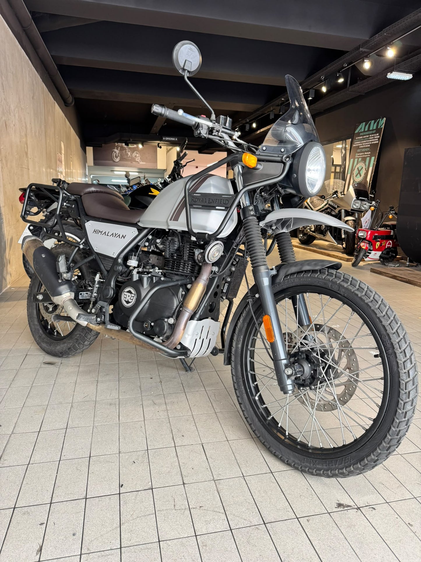 ROYAL ENFIELD - HIMALAYAN 411