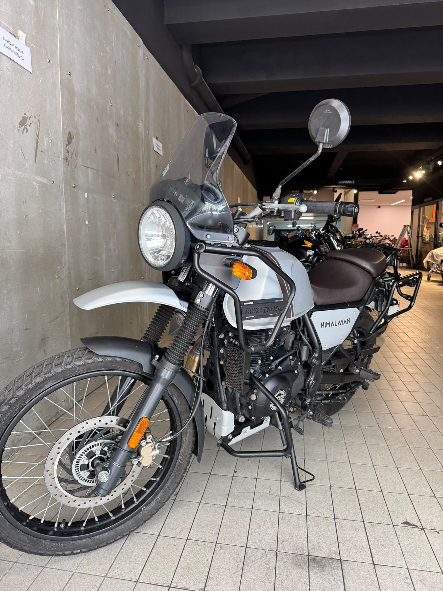 ROYAL ENFIELD - HIMALAYAN 411